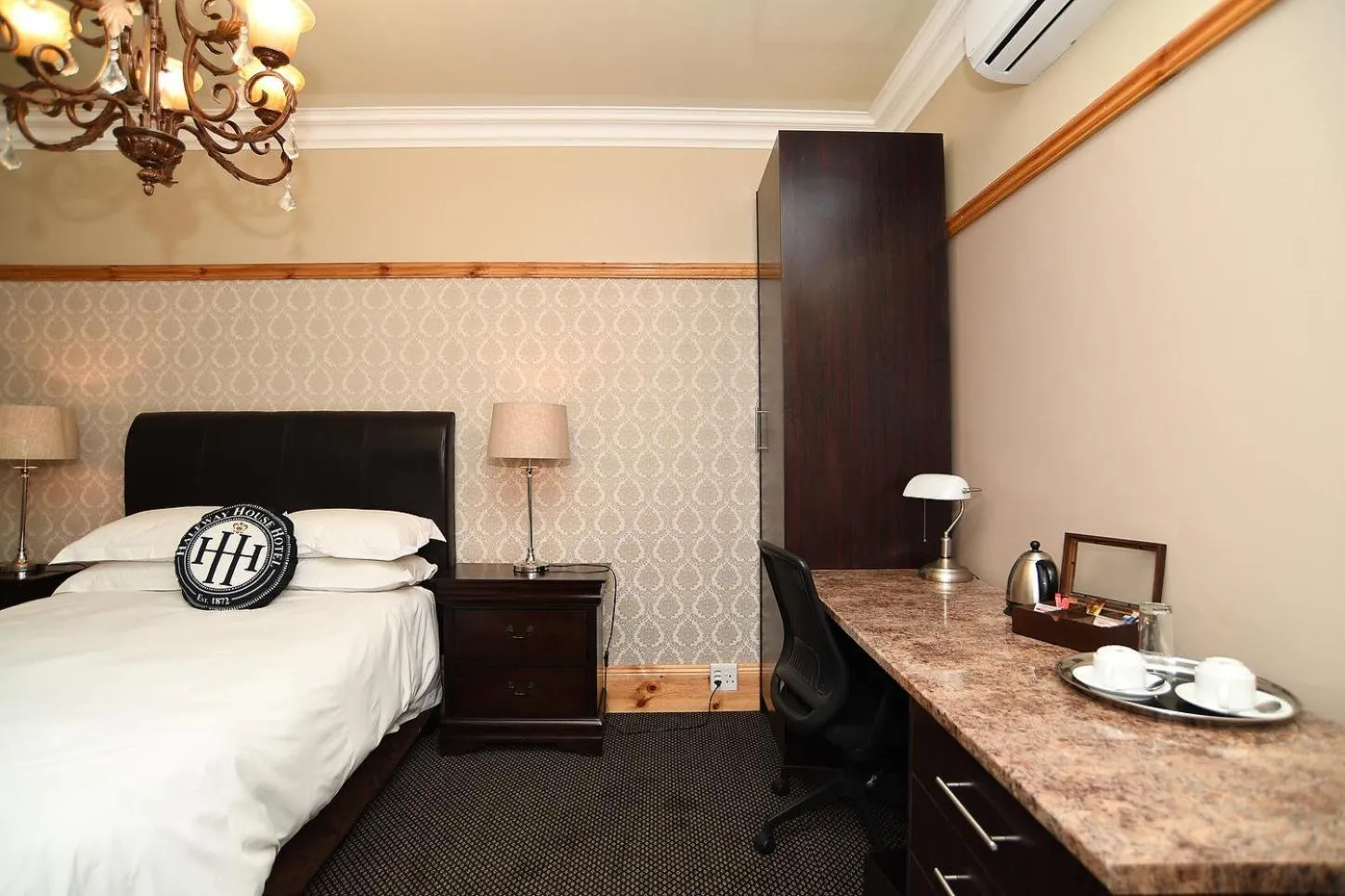 Bed in Halfway House Hotel