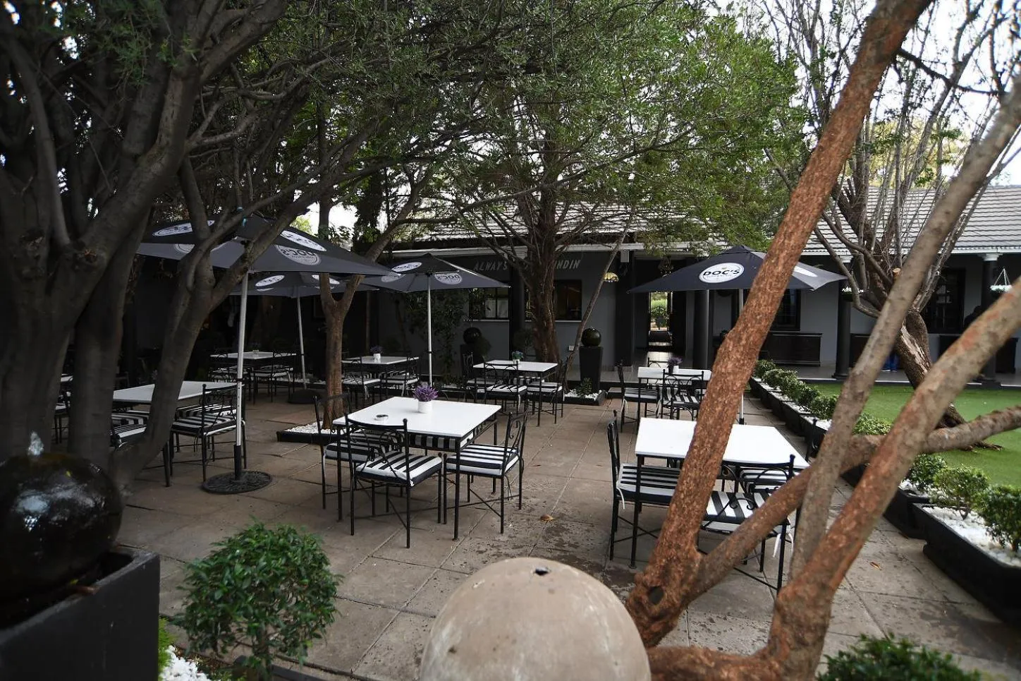 Restaurant/places to eat in Halfway House Hotel