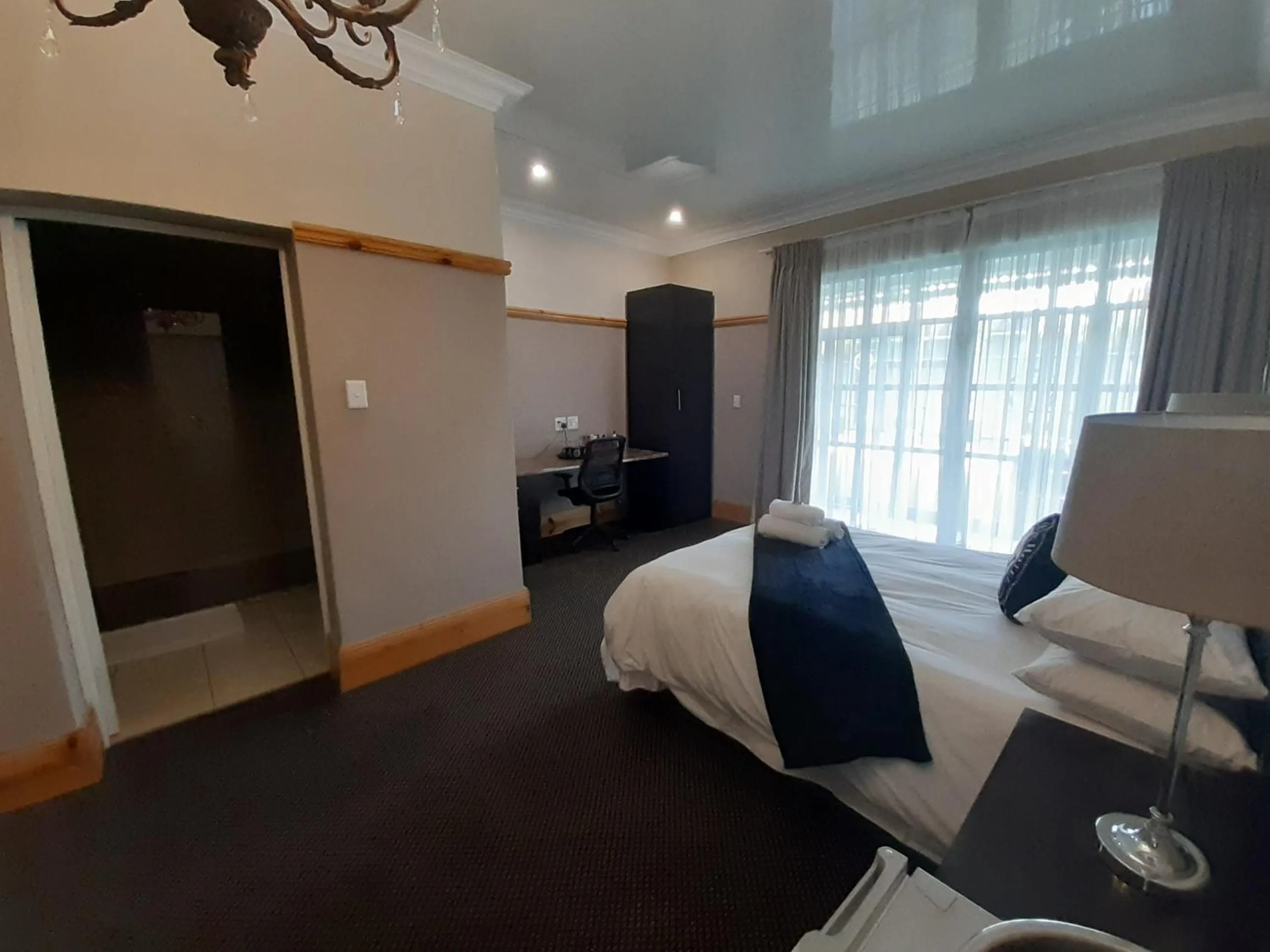 Bed in Halfway House Hotel