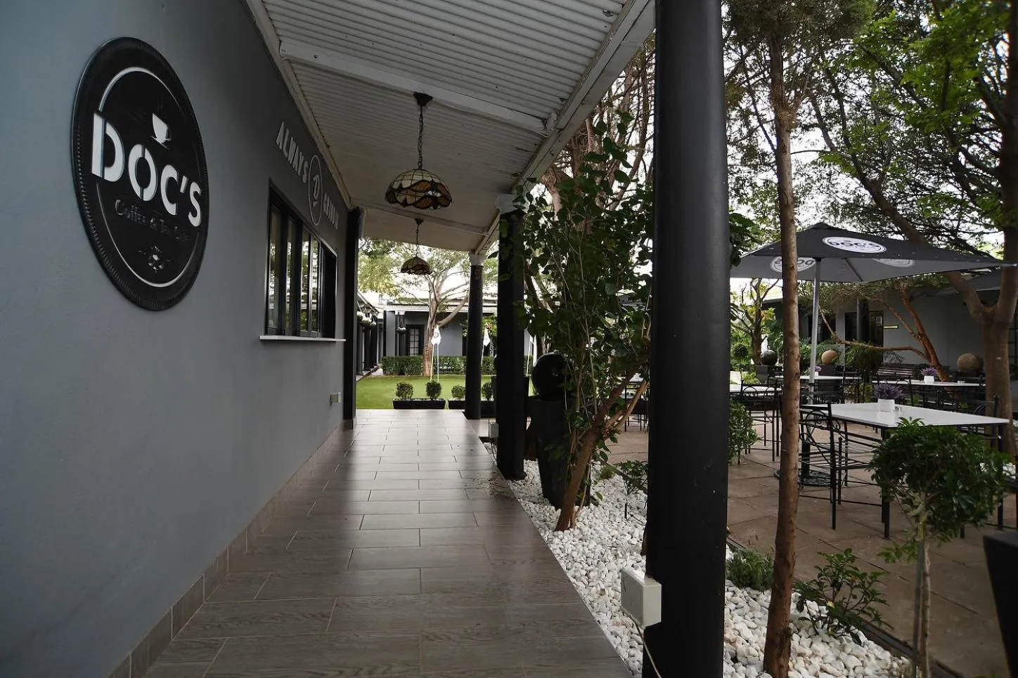 Restaurant/places to eat in Halfway House Hotel