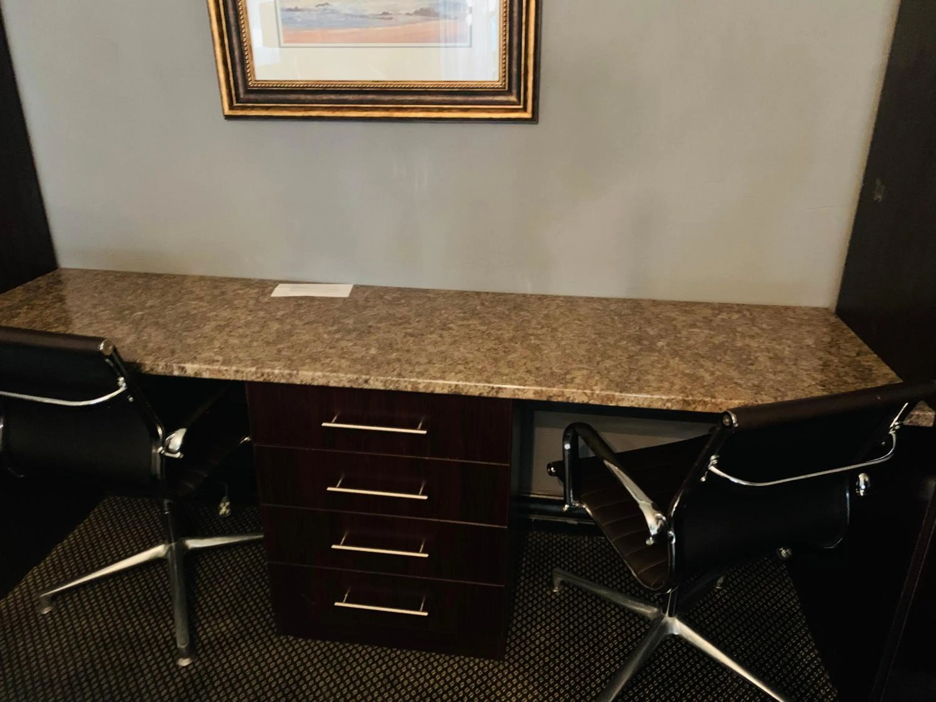 Dining area in Halfway House Hotel