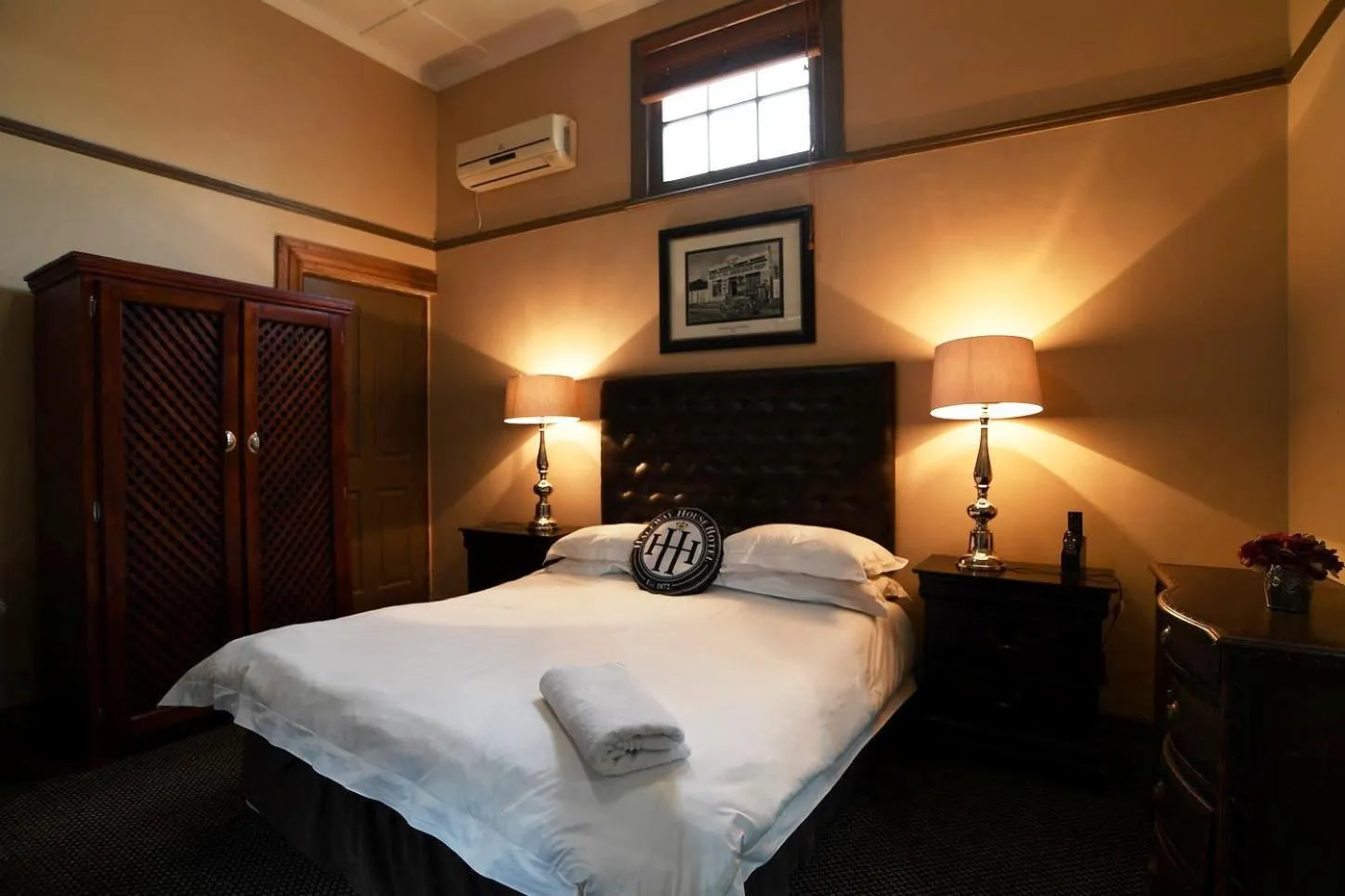 Bed in Halfway House Hotel