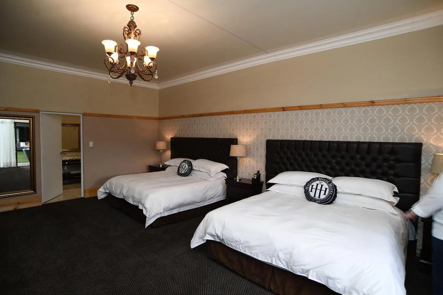 Bedroom, Bed in Halfway House Hotel