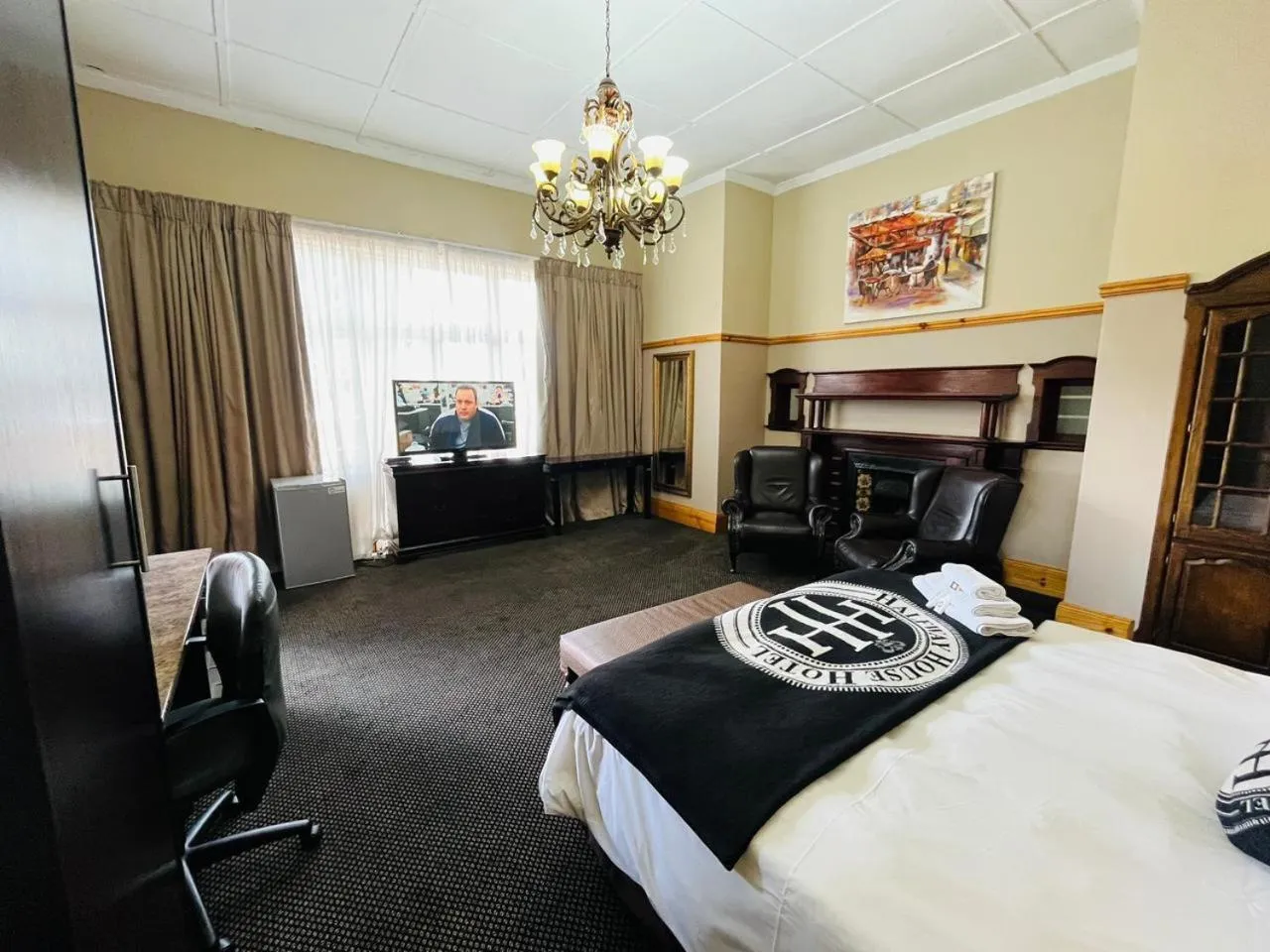 TV and multimedia, Bed in Halfway House Hotel