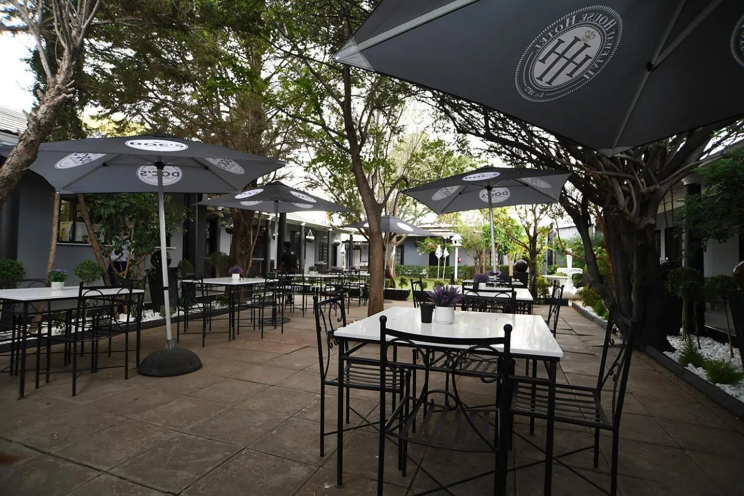 Restaurant/places to eat in Halfway House Hotel