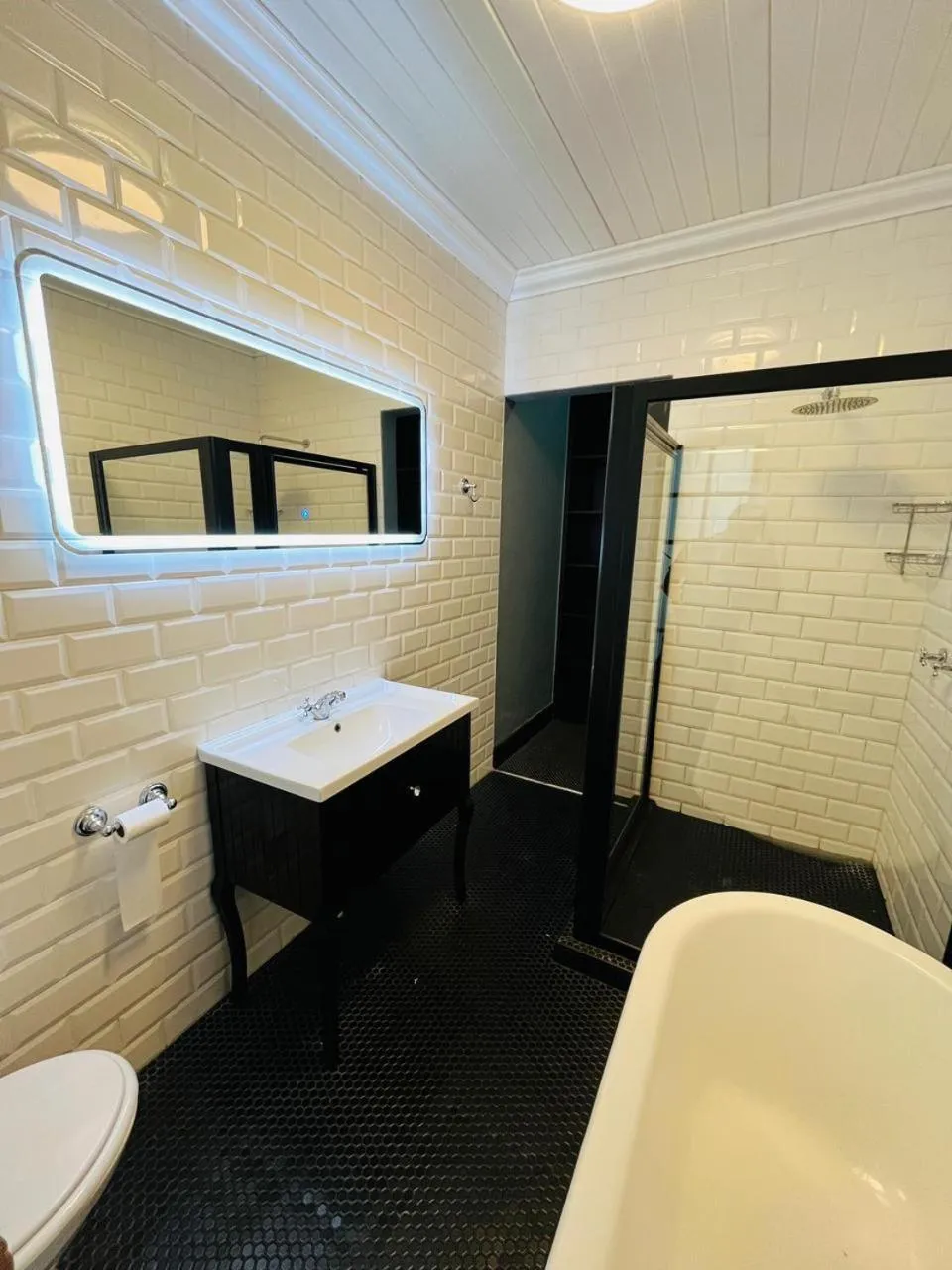 Bathroom in Halfway House Hotel