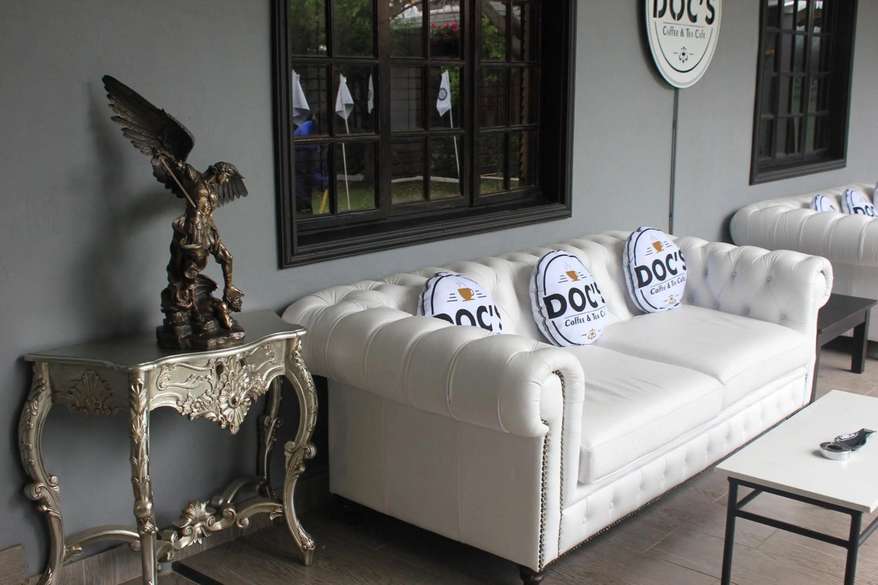 Restaurant/places to eat, Bed in Halfway House Hotel