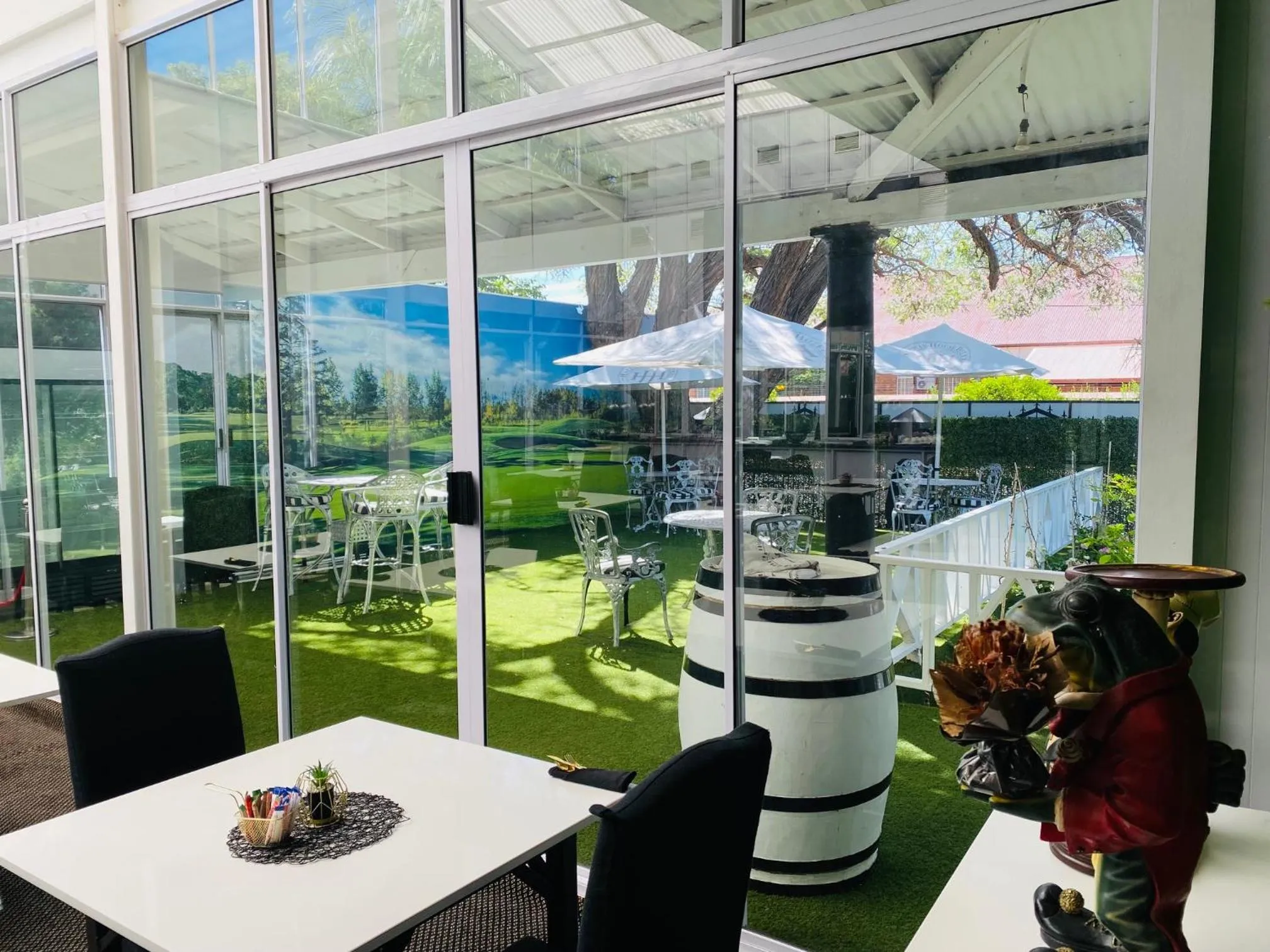 Restaurant/places to eat in Halfway House Hotel