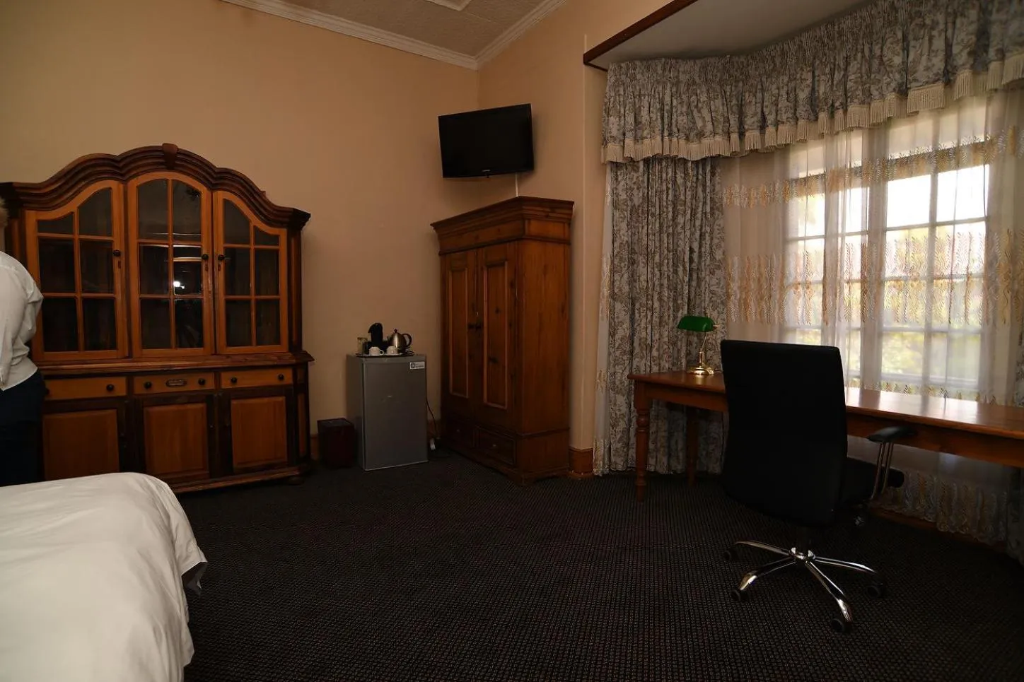 Bed in Halfway House Hotel