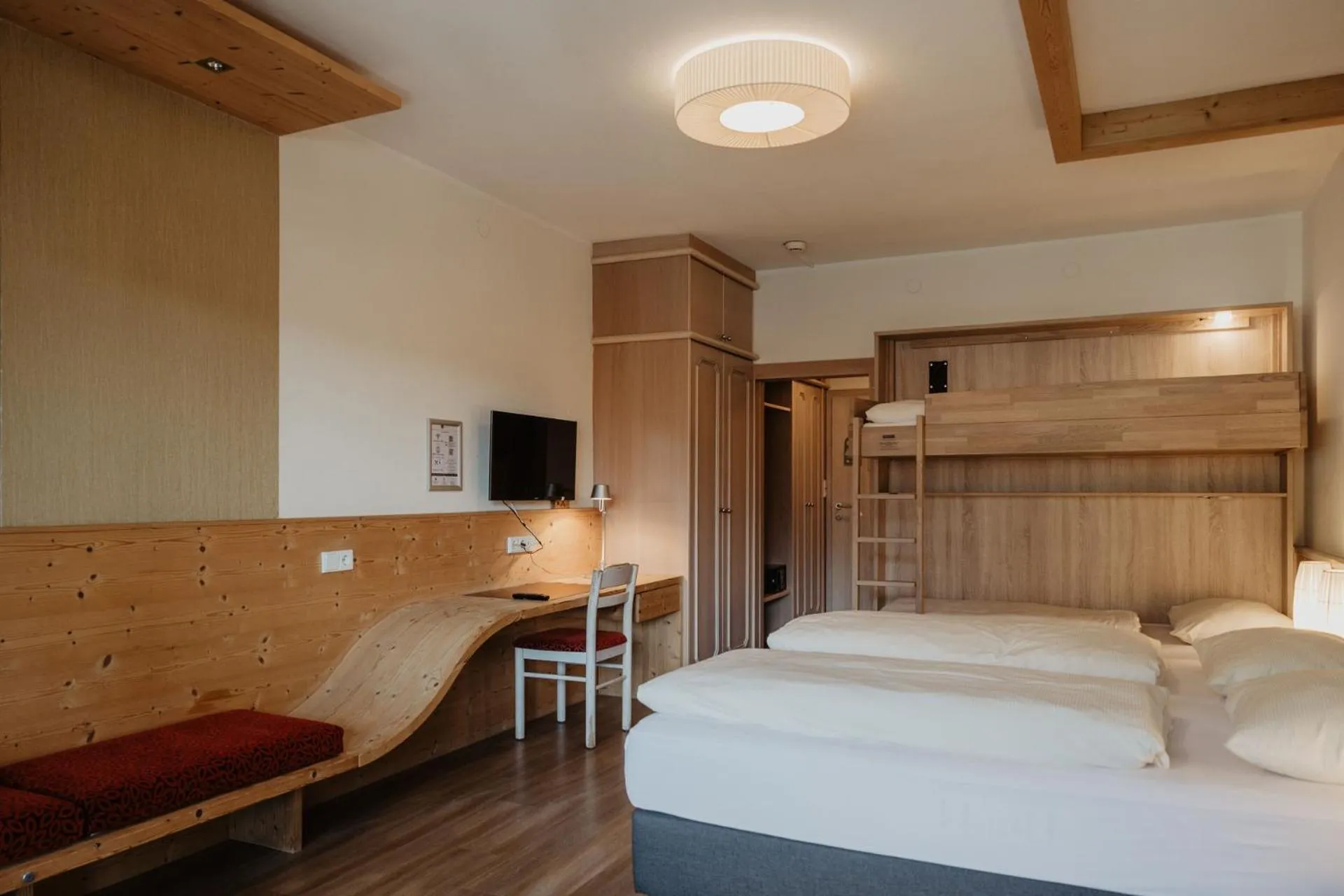 Bedroom, Bed in Parkhotel Matrei