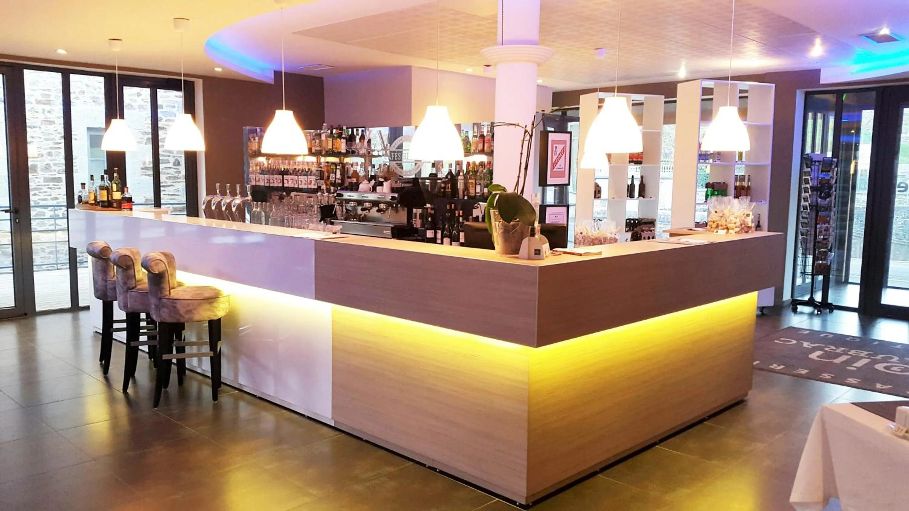 Restaurant/places to eat in Coin d'Aubrac Hôtel Restaurant SPA de luxe