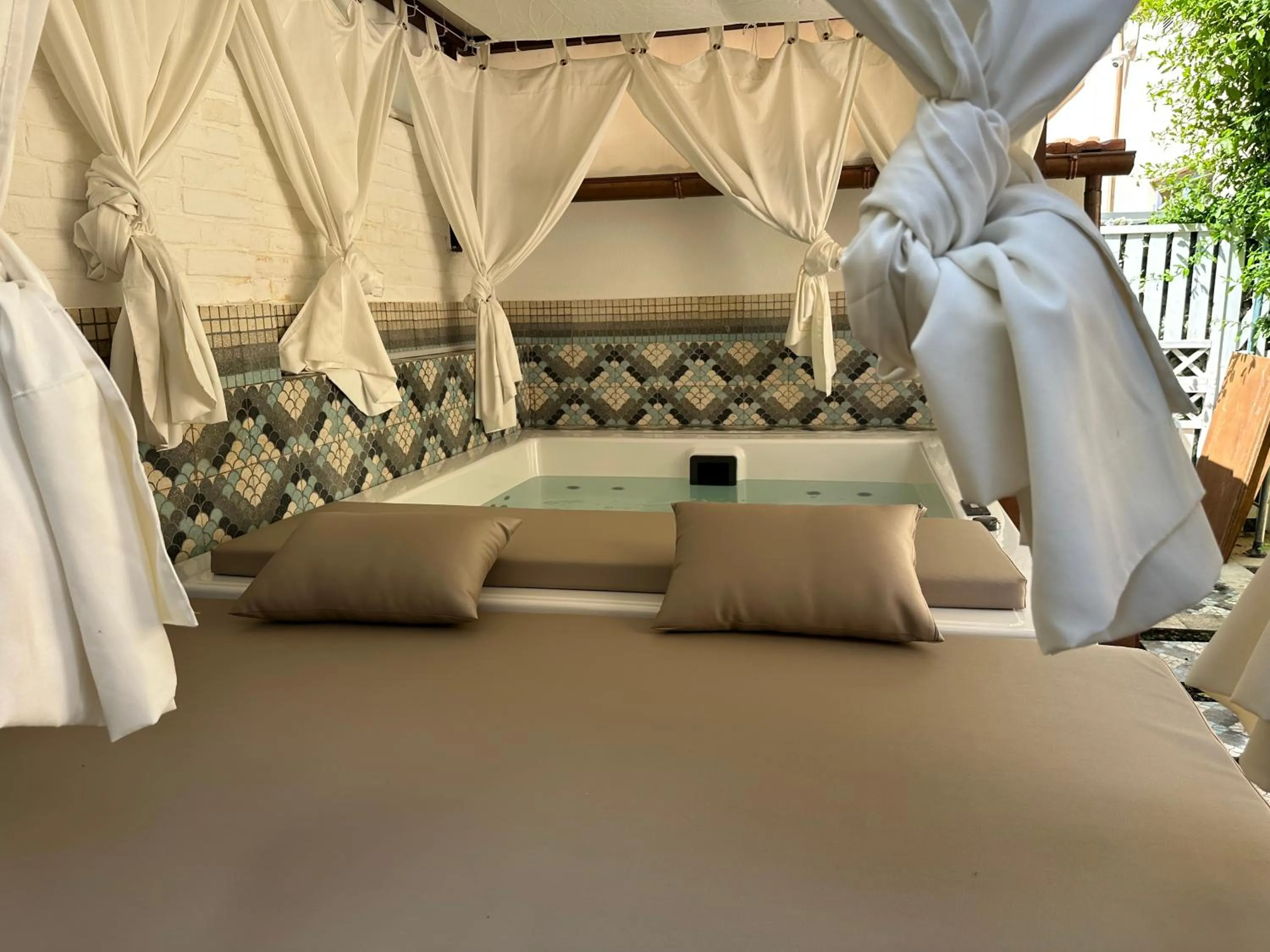 Open Air Bath, Bed in Domus Socolatae Residenza d'Epoca Charming B&B - Adults Only