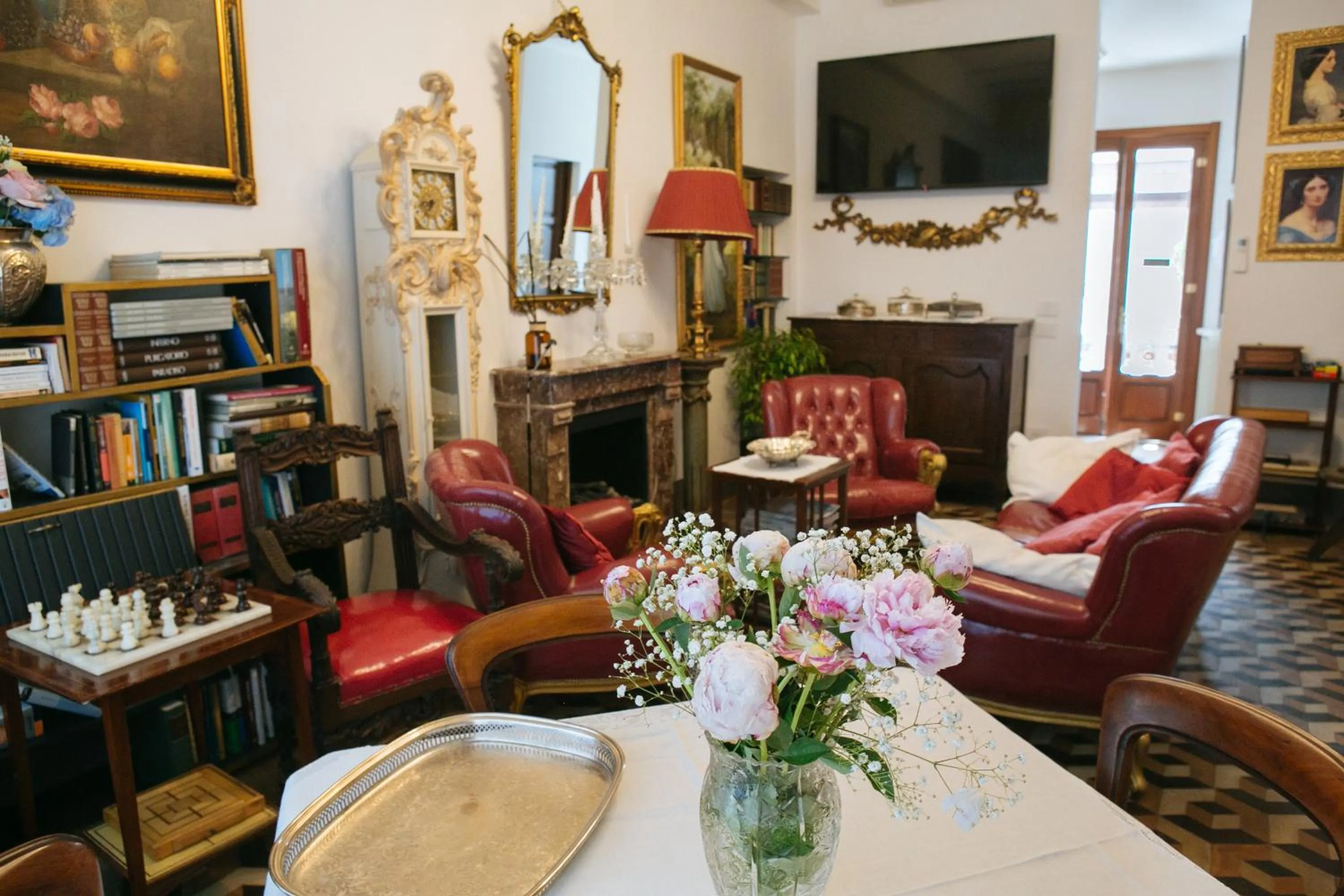 Communal lounge/ TV room in Domus Socolatae Residenza d'Epoca Charming B&B - Adults Only