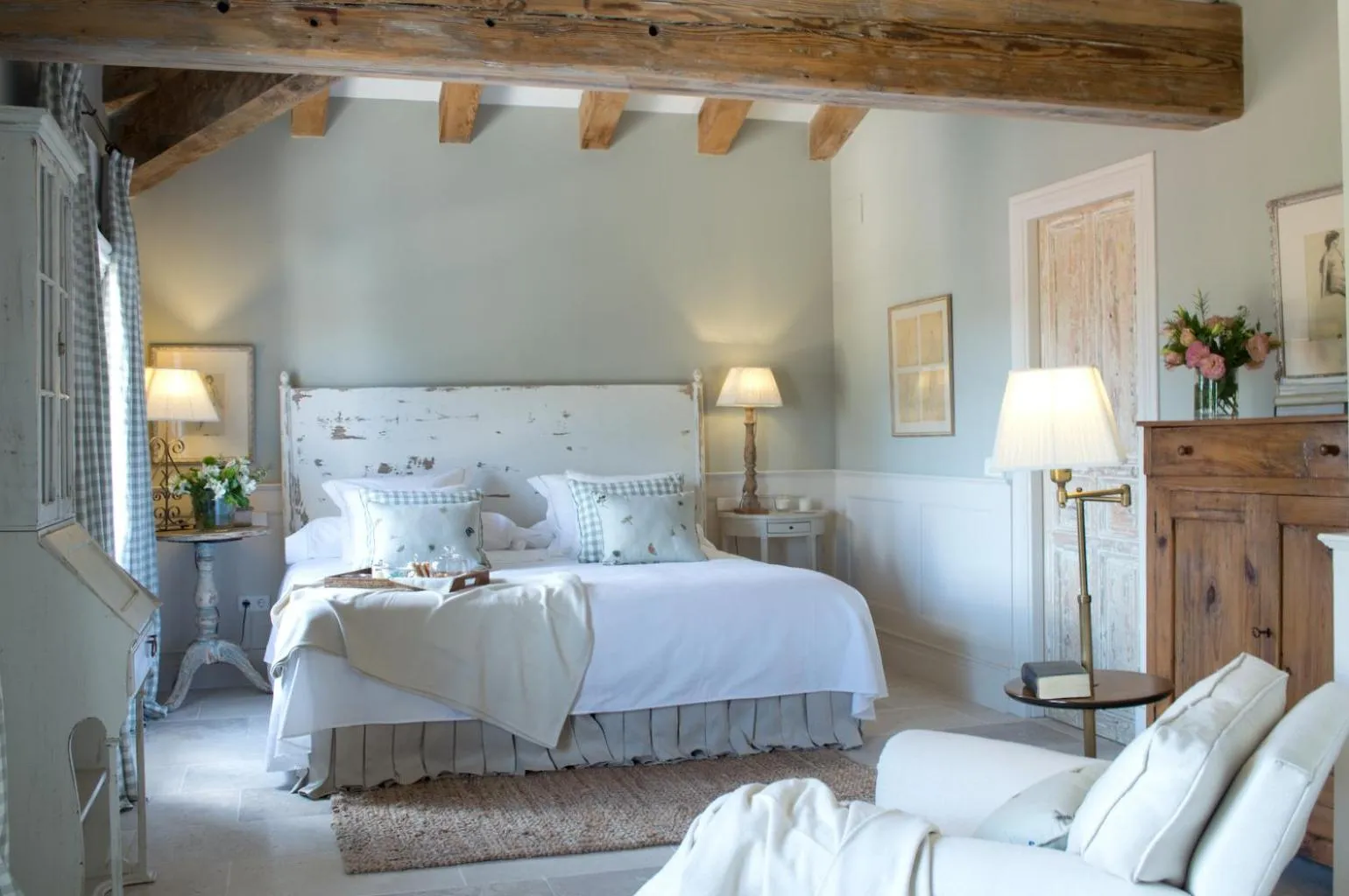 Photo of the whole room, Bed in La Casa de los Tomillares