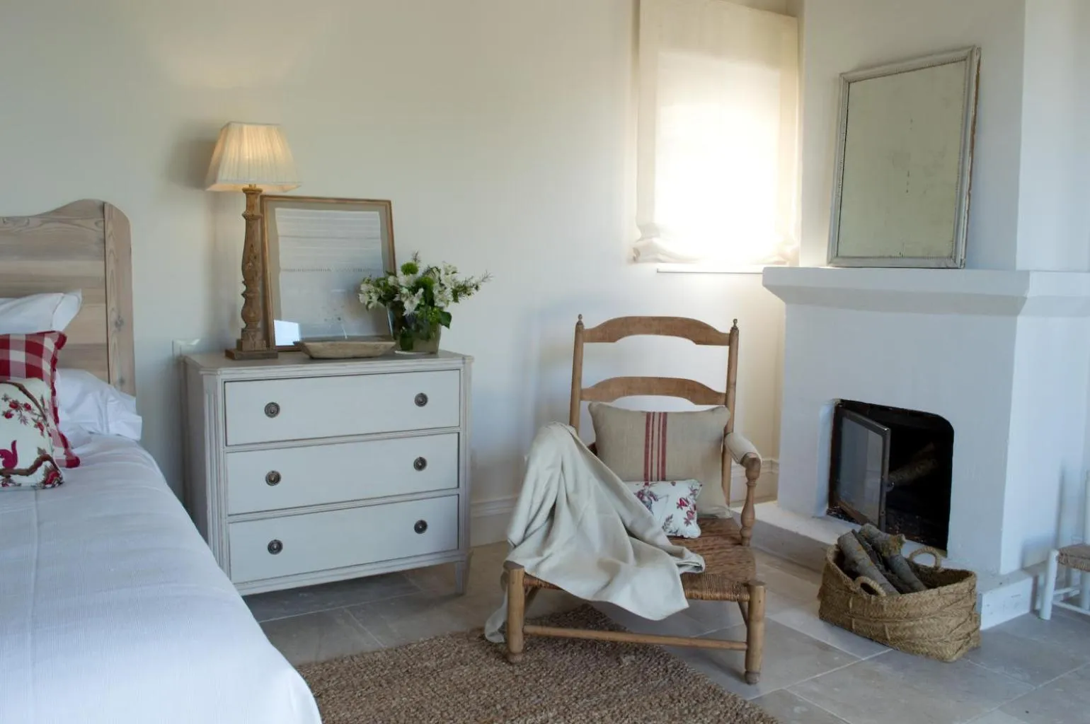 Photo of the whole room, Bed in La Casa de los Tomillares