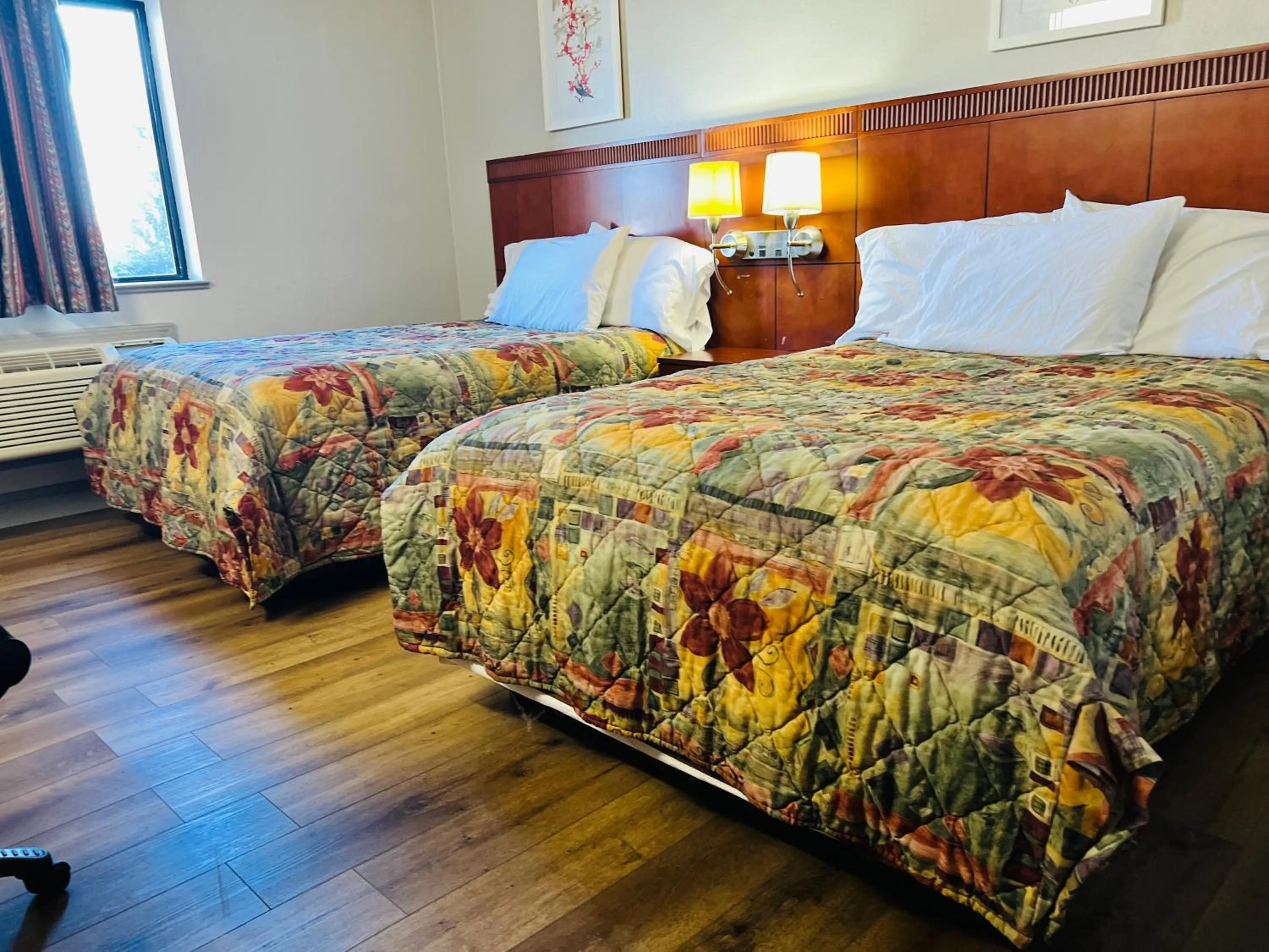 Bedroom in Rosewood Inn By OYO Union City I-69