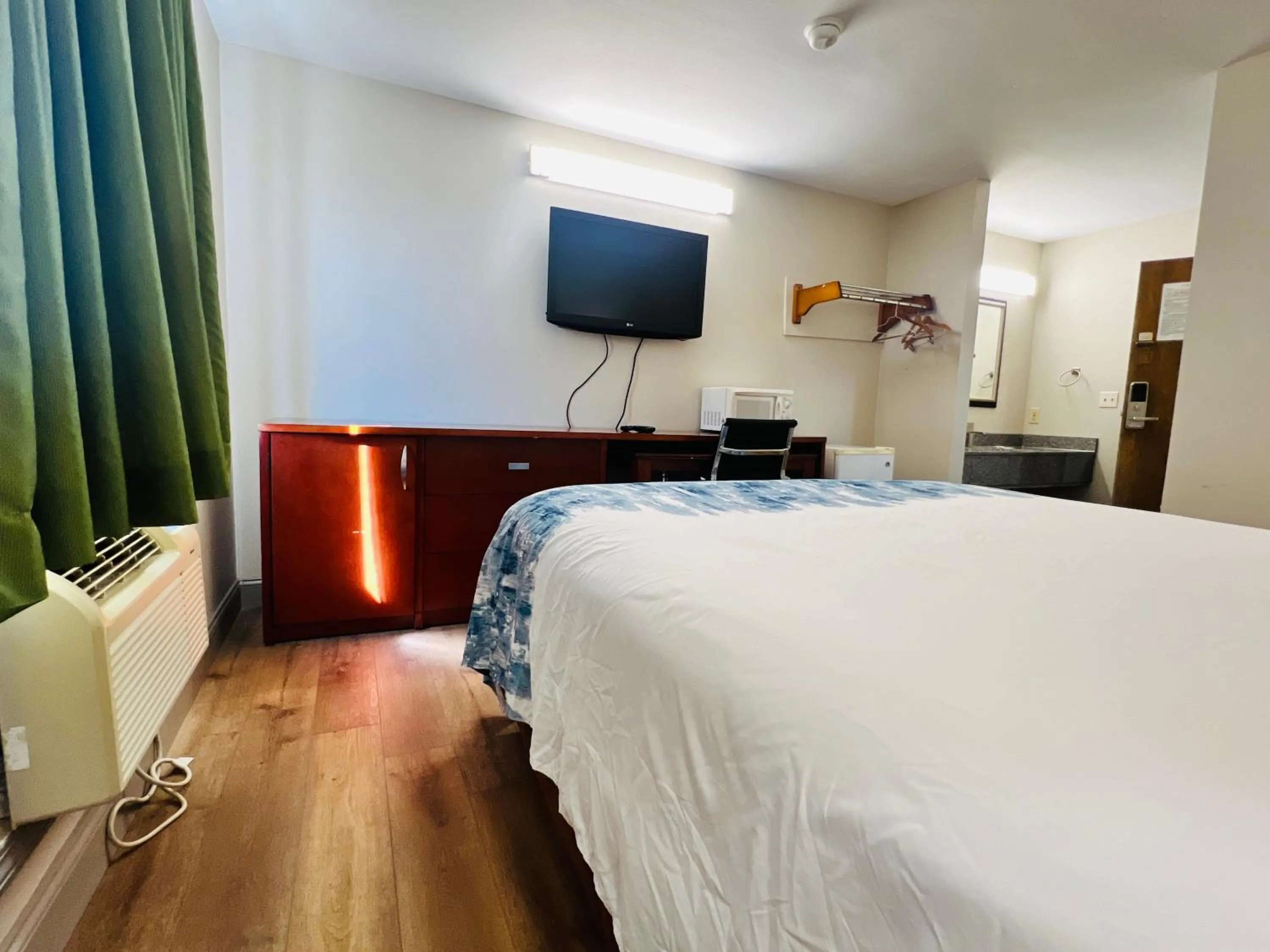 Bedroom in Rosewood Inn By OYO Union City I-69