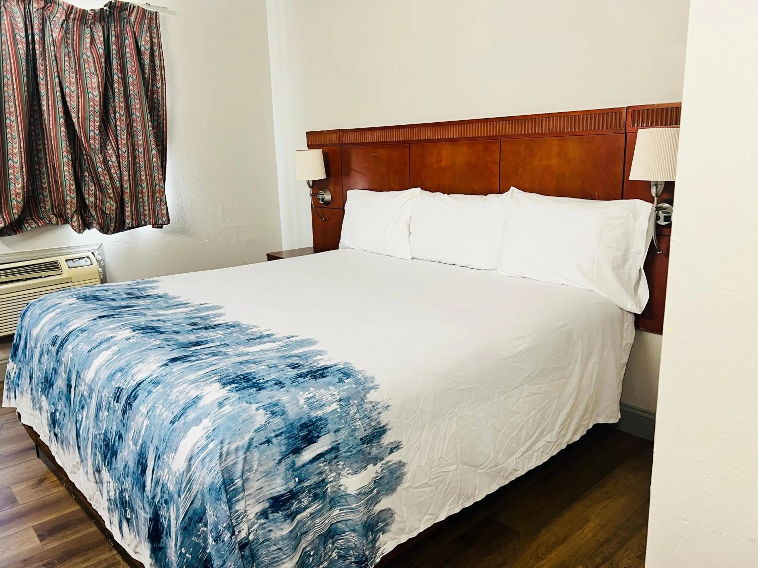 Bedroom in Rosewood Inn By OYO Union City I-69