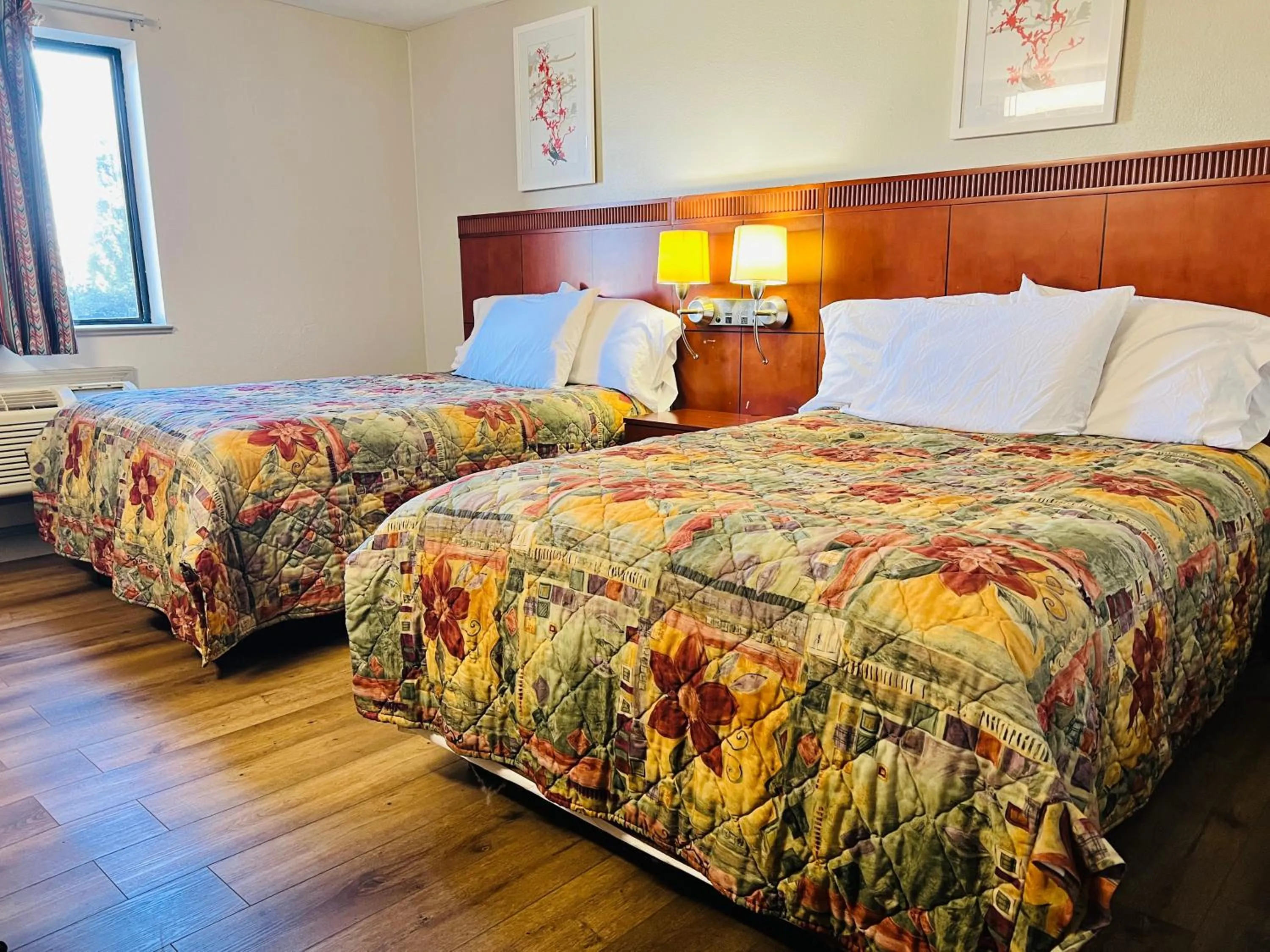 Bedroom in Rosewood Inn By OYO Union City I-69