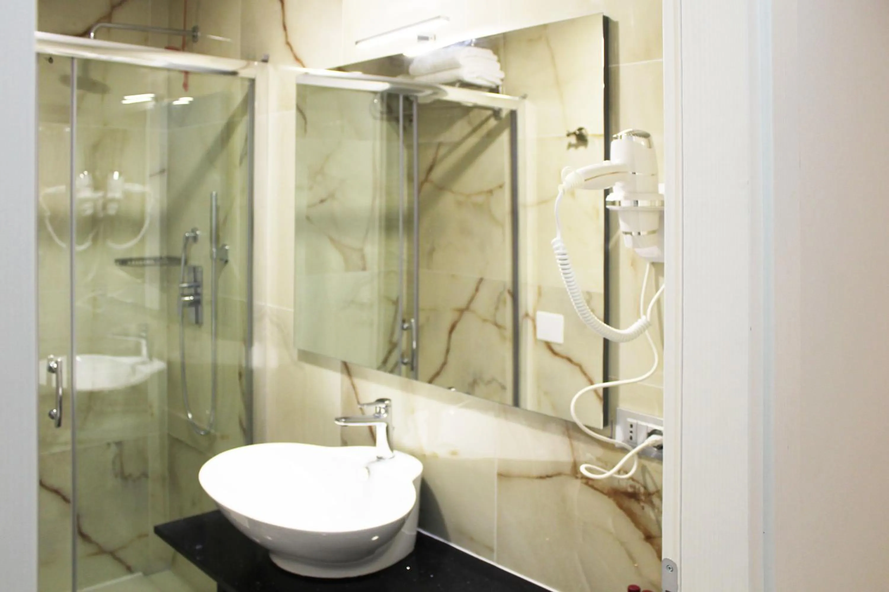 Bathroom in CSI Group - Hotel Metropoli