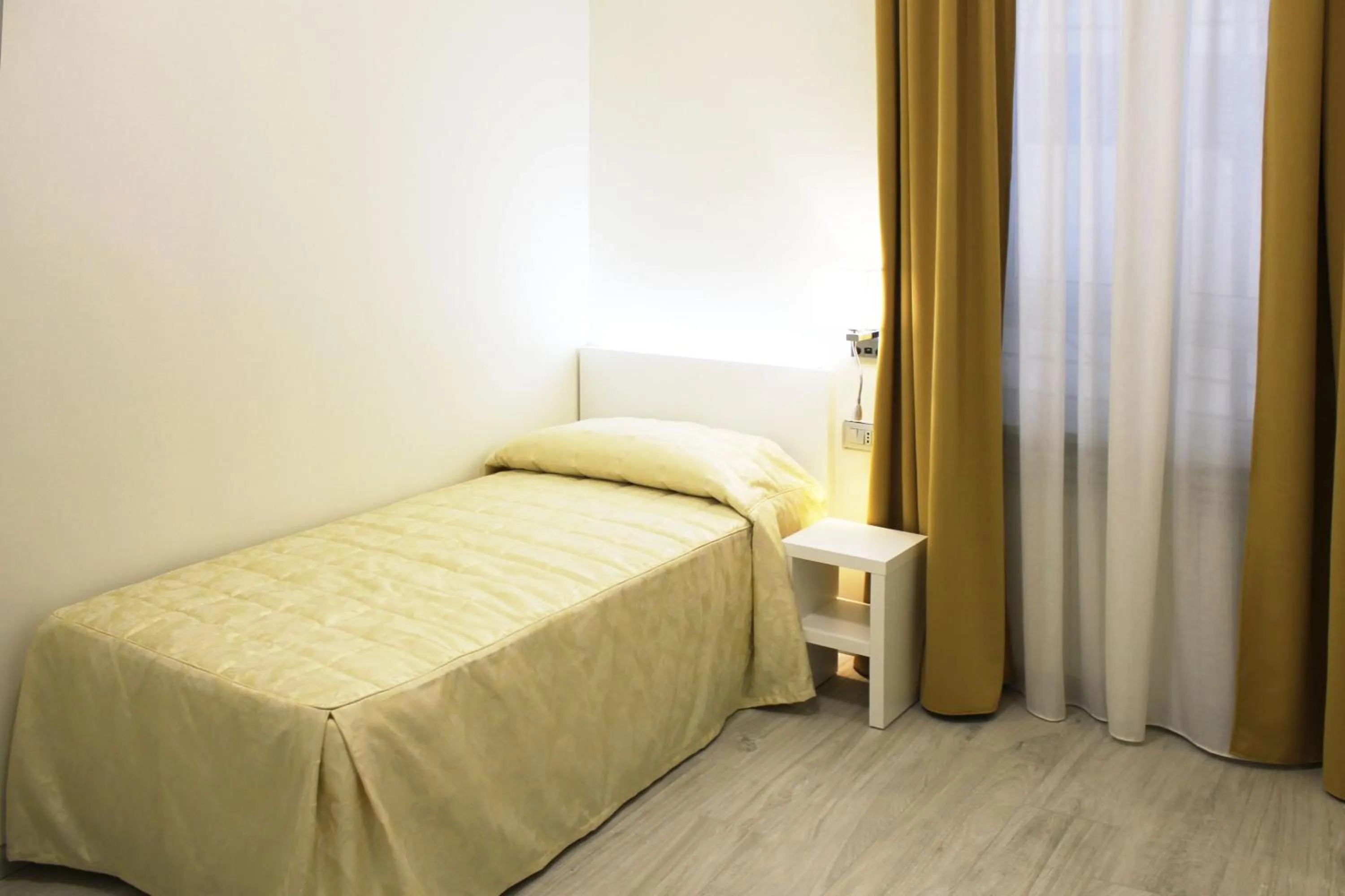 Bedroom, Bed in CSI Group - Hotel Metropoli