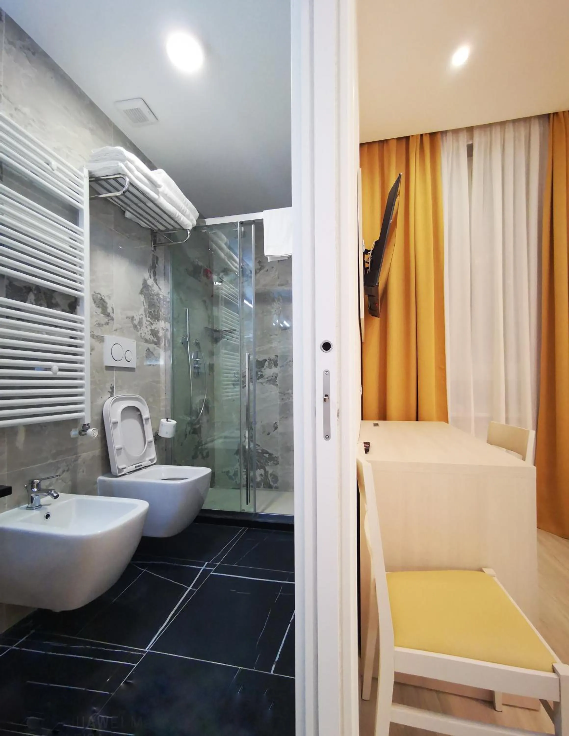 Bathroom in CSI Group - Hotel Metropoli