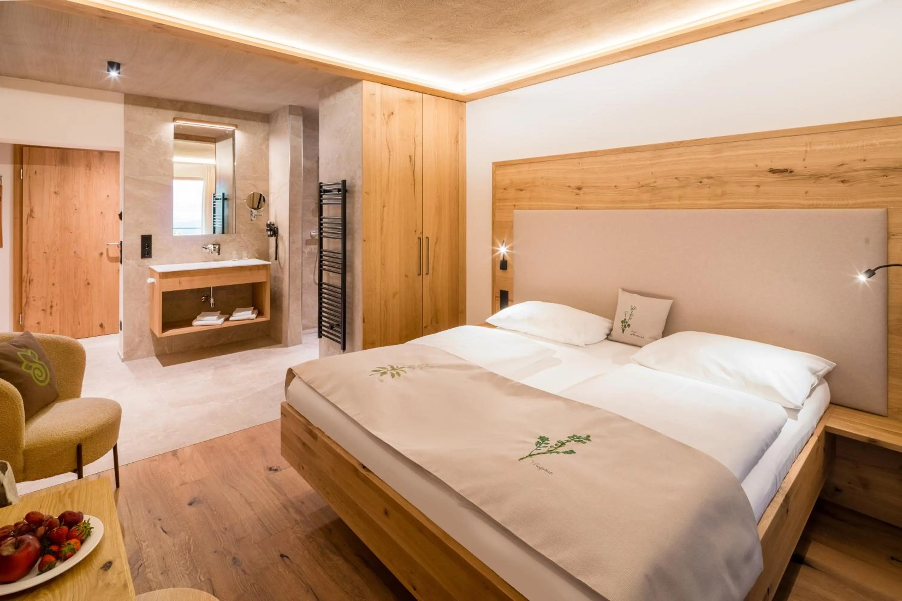 Property building, Bed in Naturhotel Alpenrose