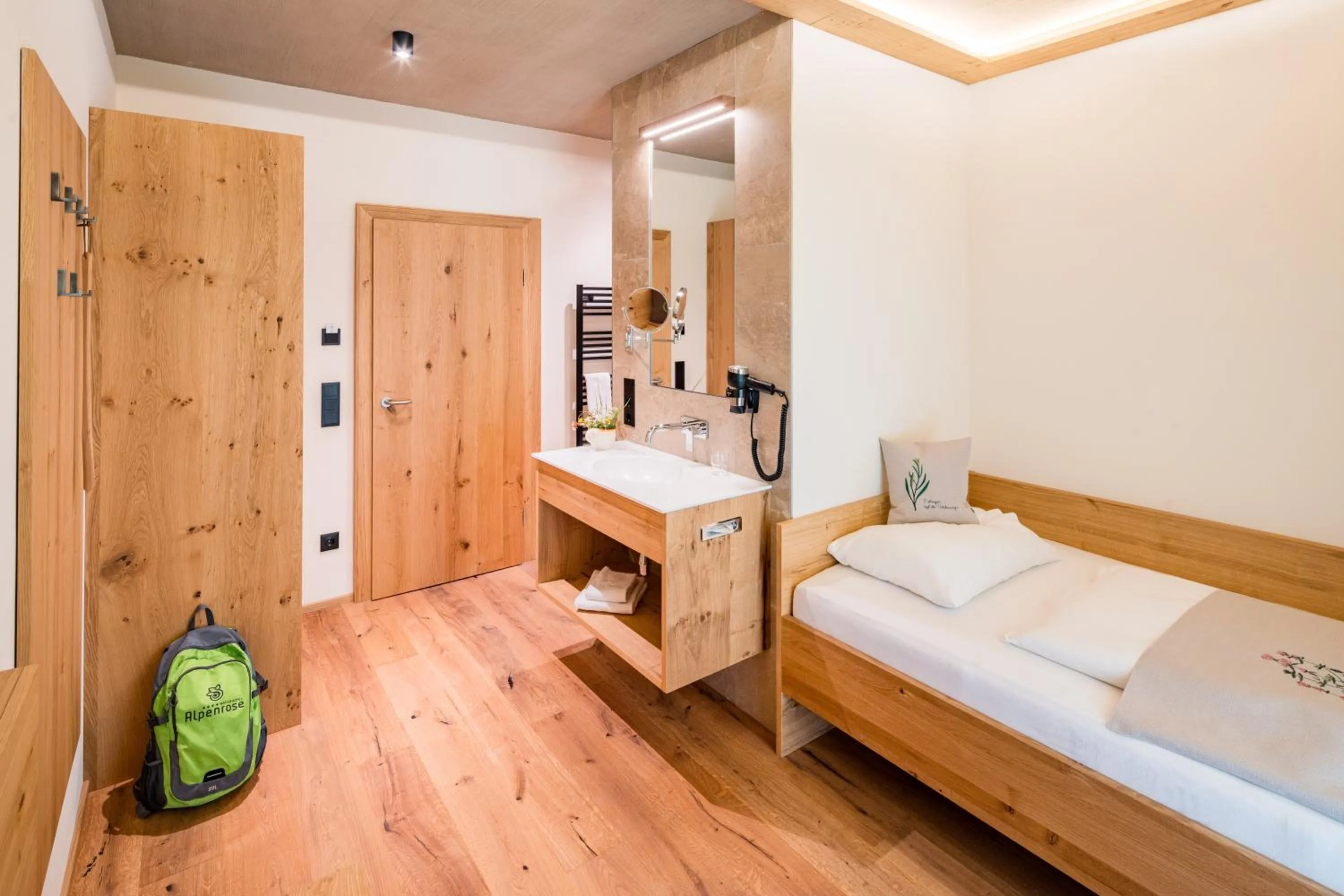 Property building, Bed in Naturhotel Alpenrose