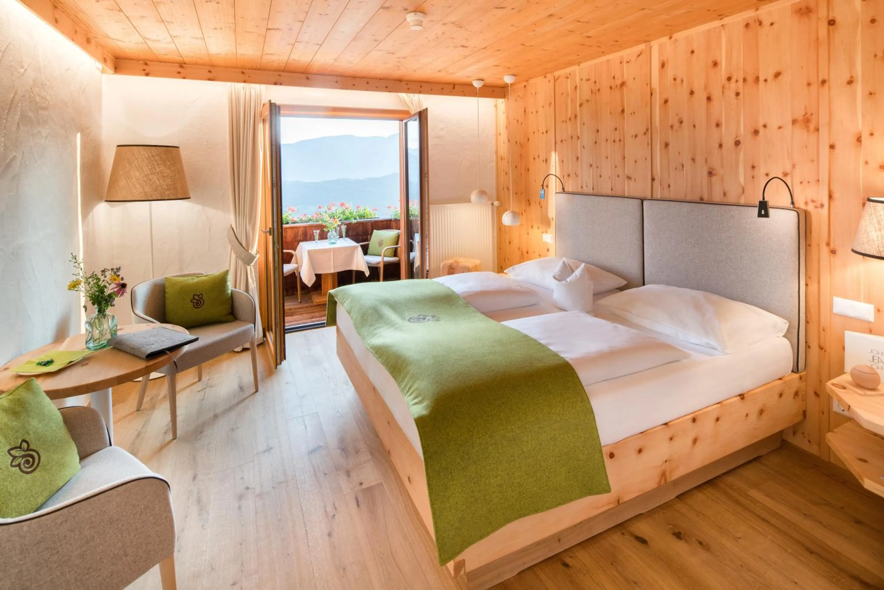 Balcony/Terrace, Bed in Naturhotel Alpenrose