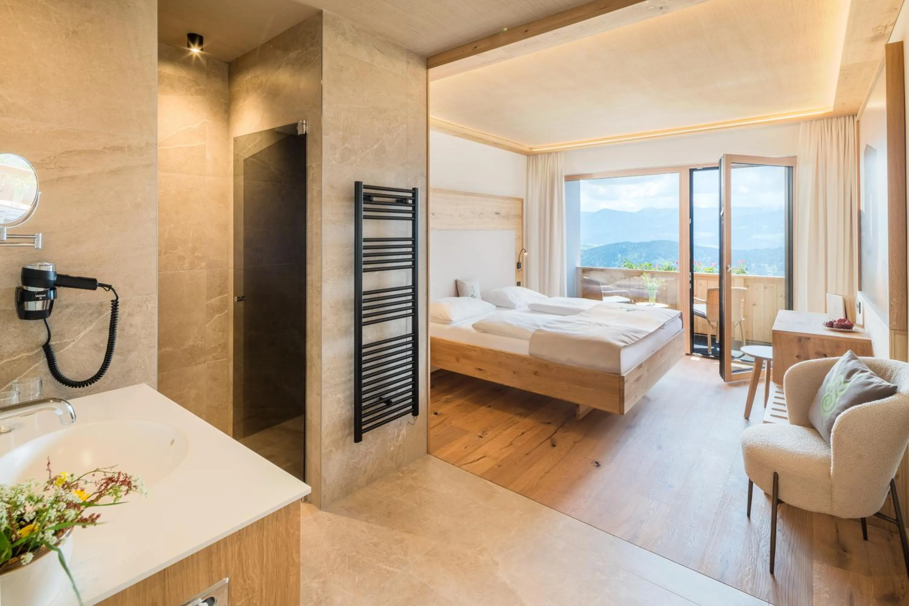 Property building, Bed in Naturhotel Alpenrose