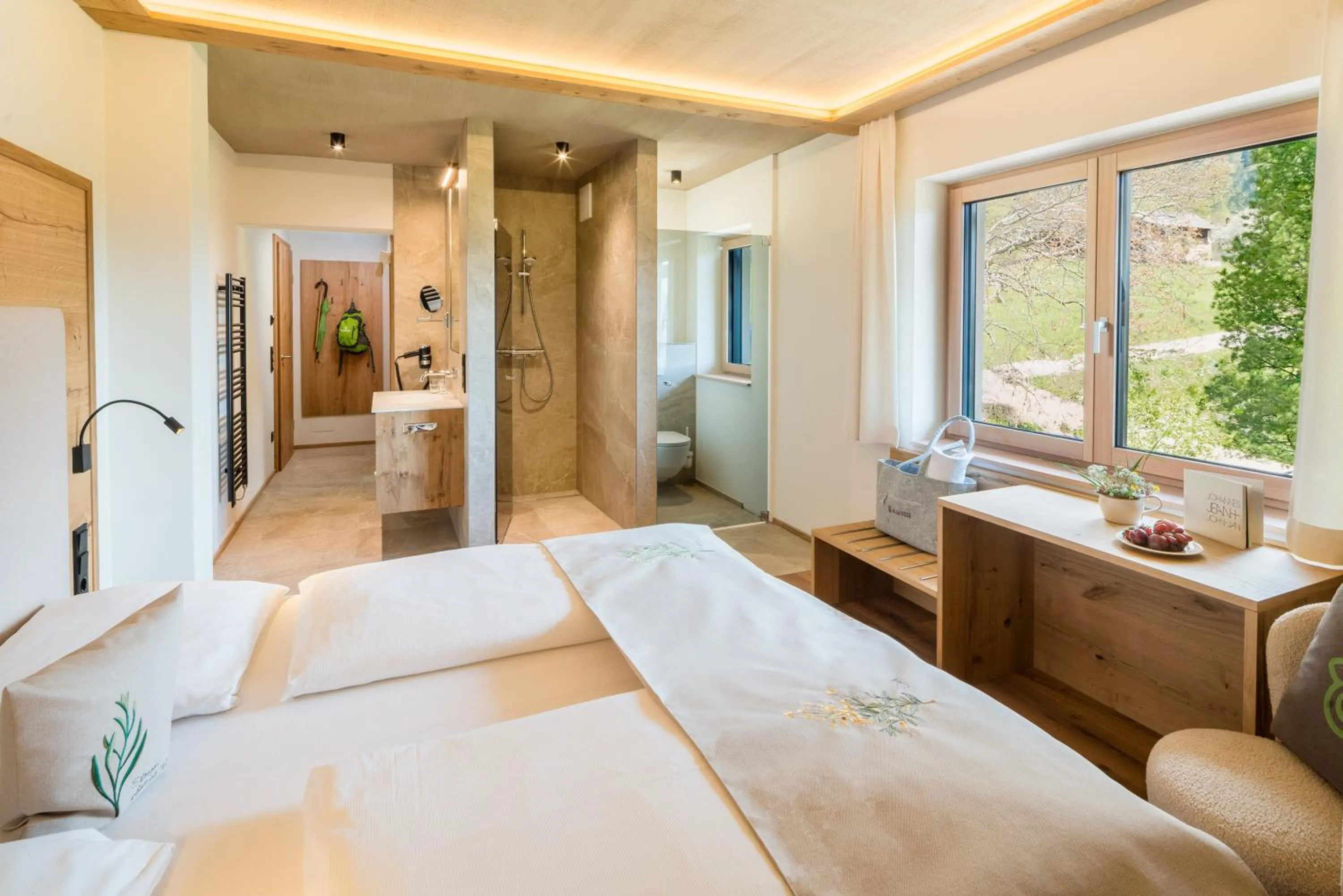 Property building, Bed in Naturhotel Alpenrose
