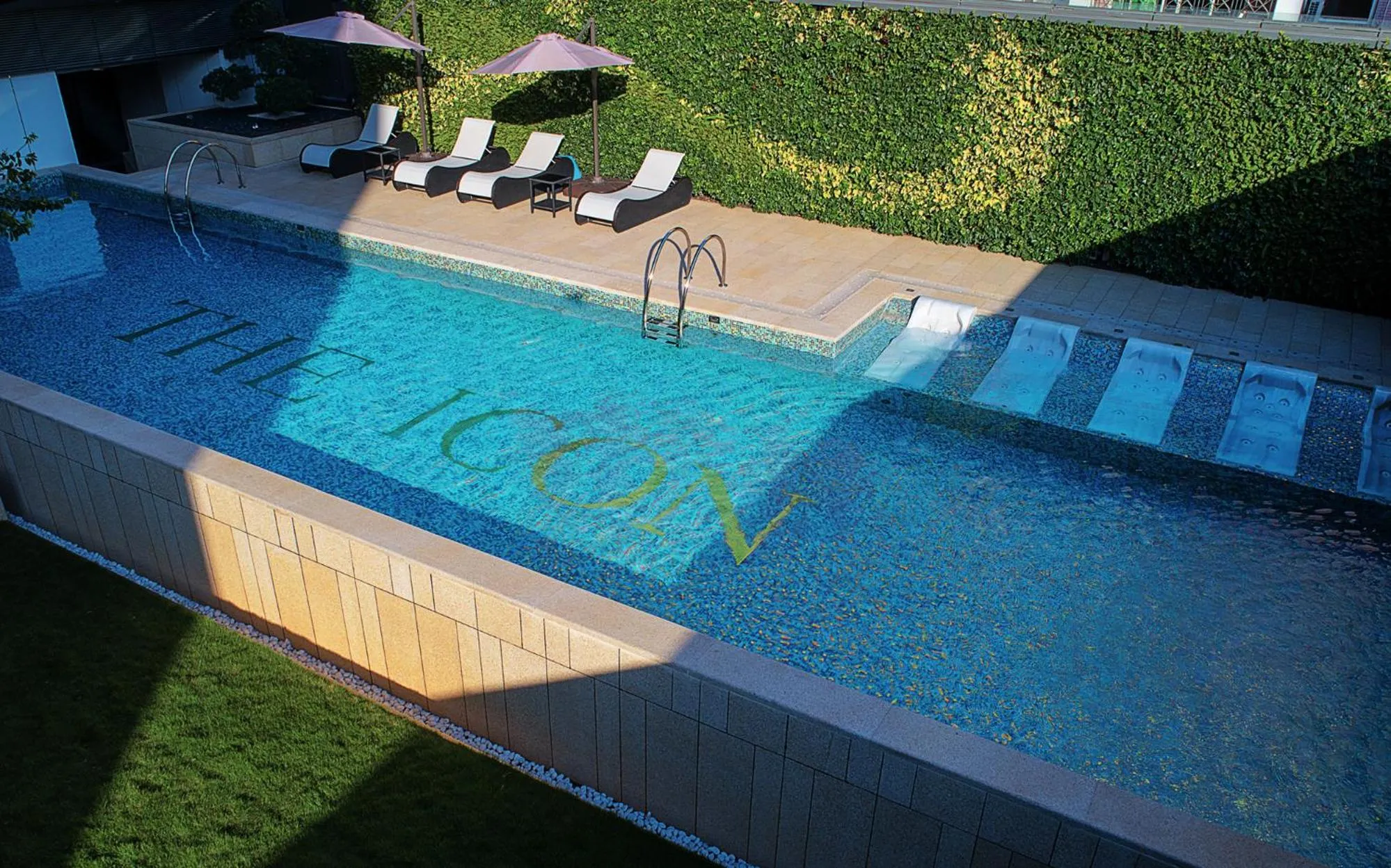 Swimming pool in Shenzhen Ayearn Hotel