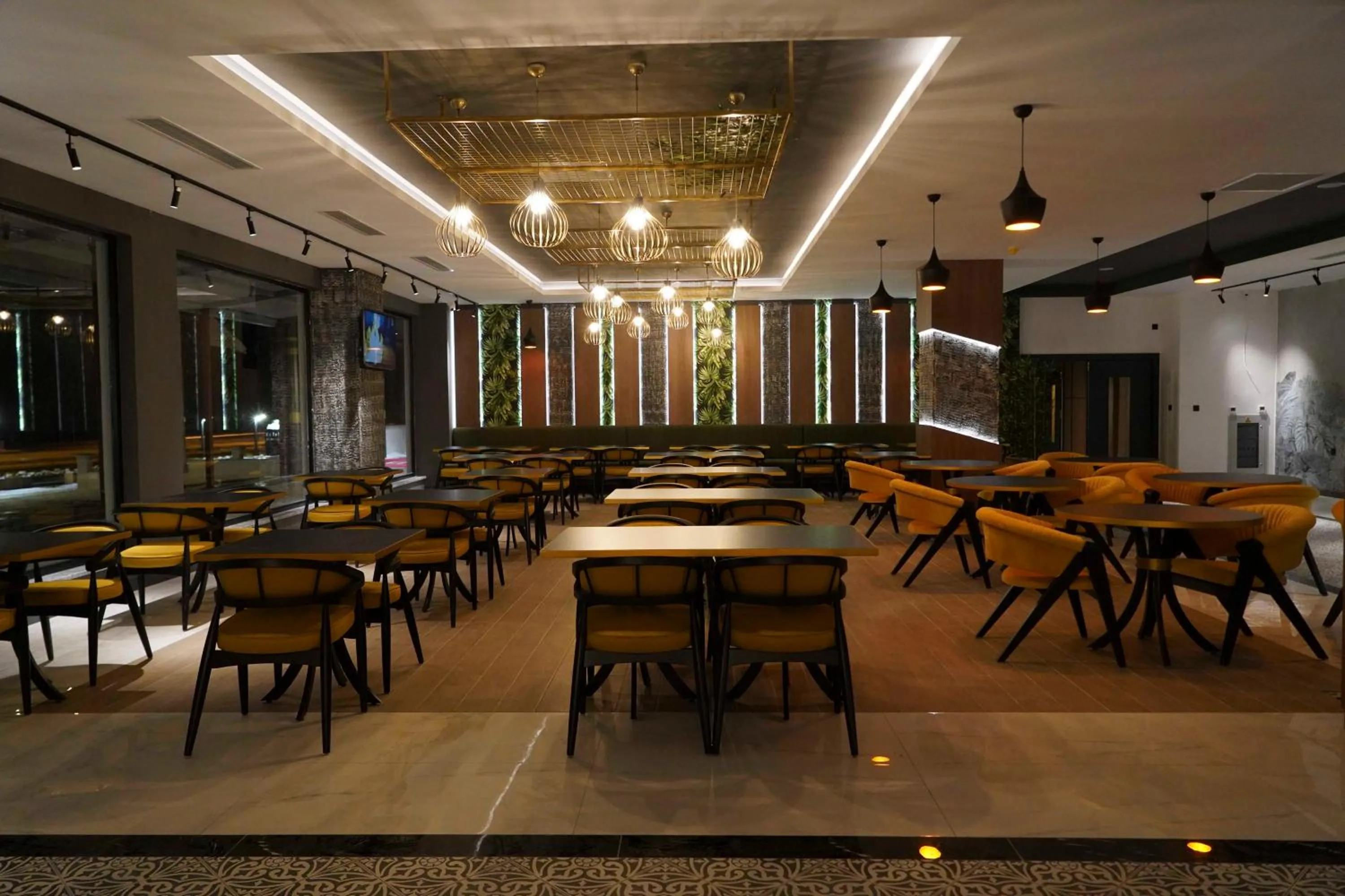 Restaurant/places to eat in Elifim Resort Hotel