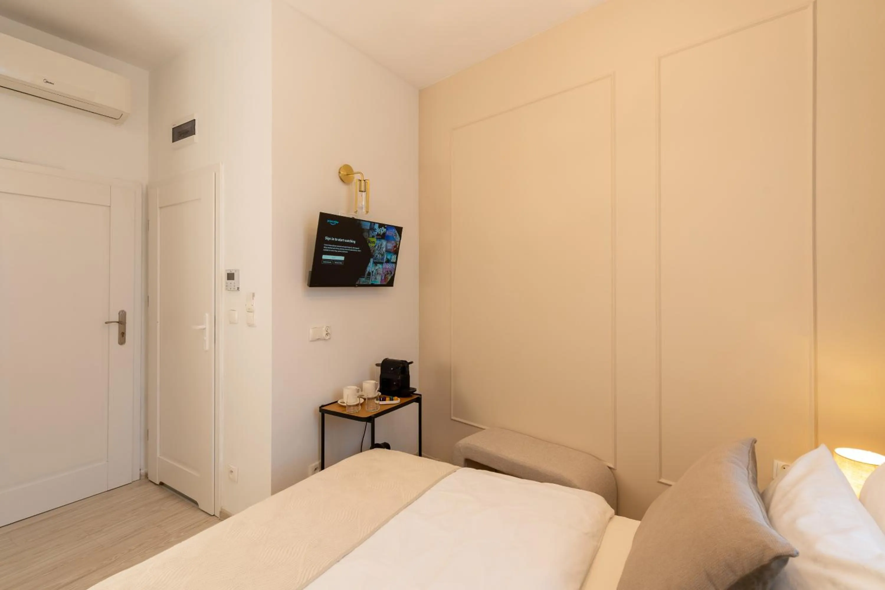 TV and multimedia, Bed in Kazimierz Residence Apartments by Staymoovers