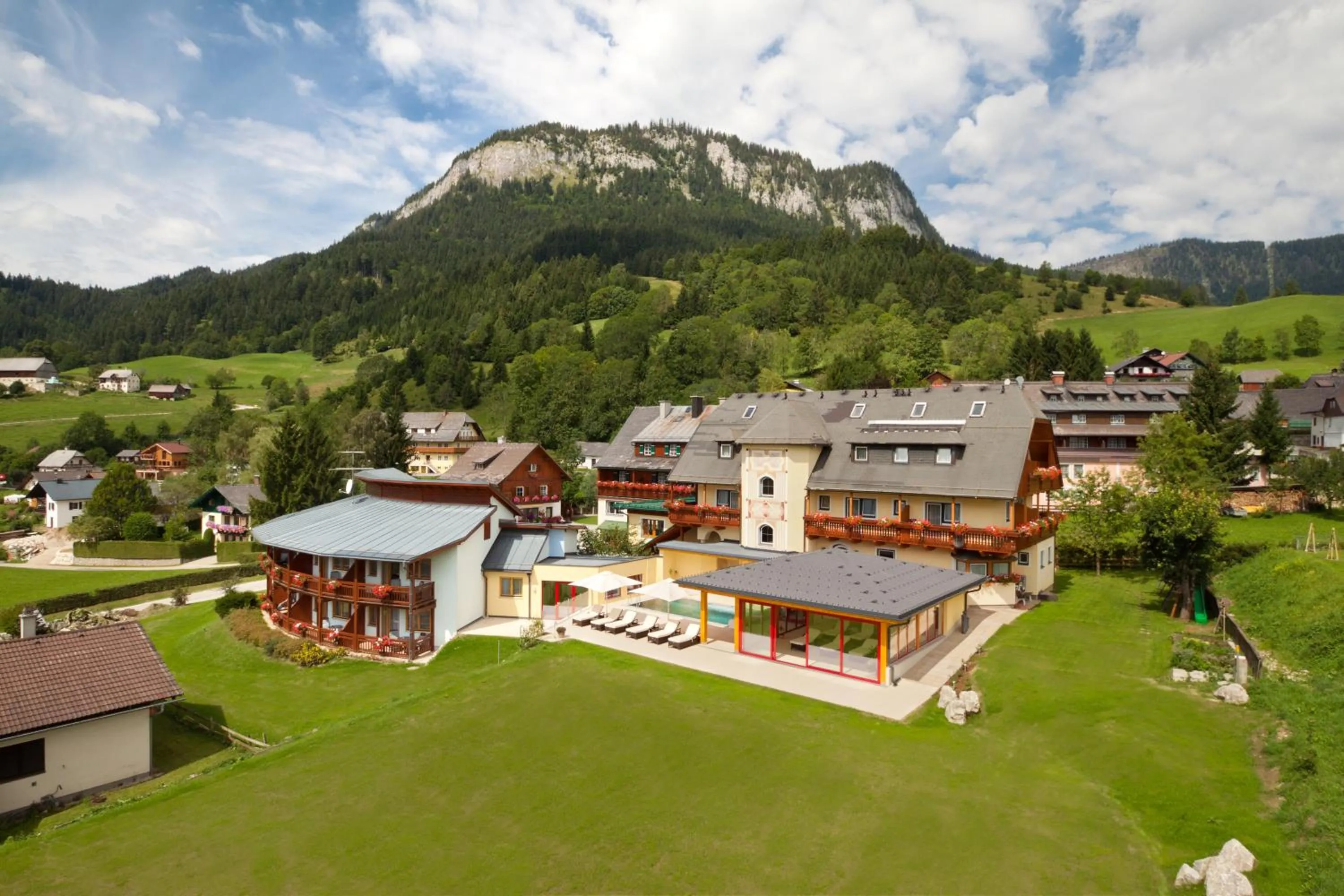 Property building in Der Hechl
