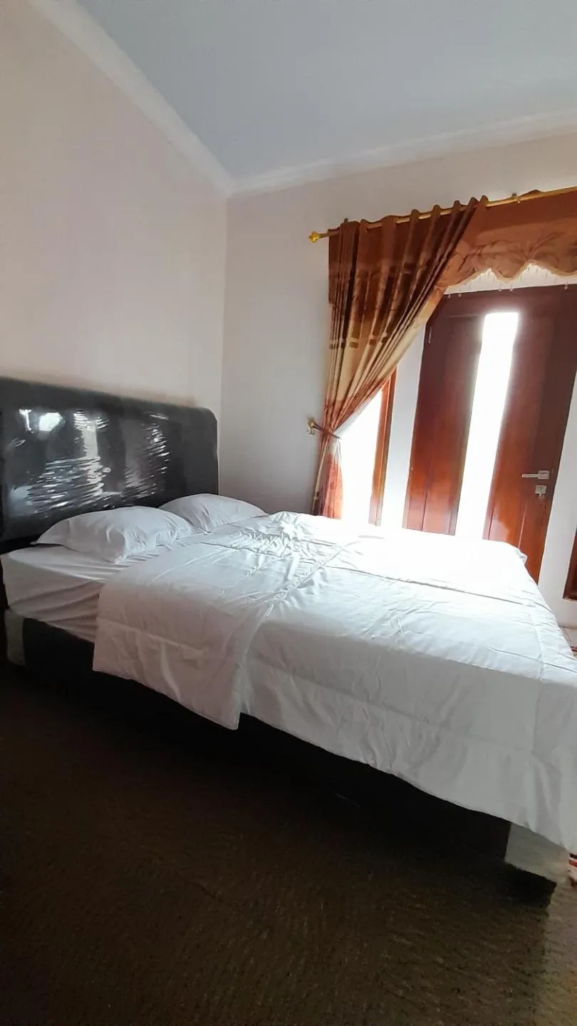 Bed in Homestay Merpati Dieng Syariah RedPartner