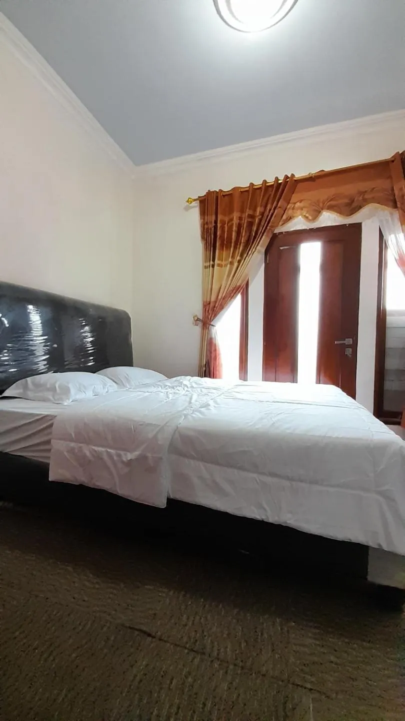 Bed in Homestay Merpati Dieng Syariah RedPartner
