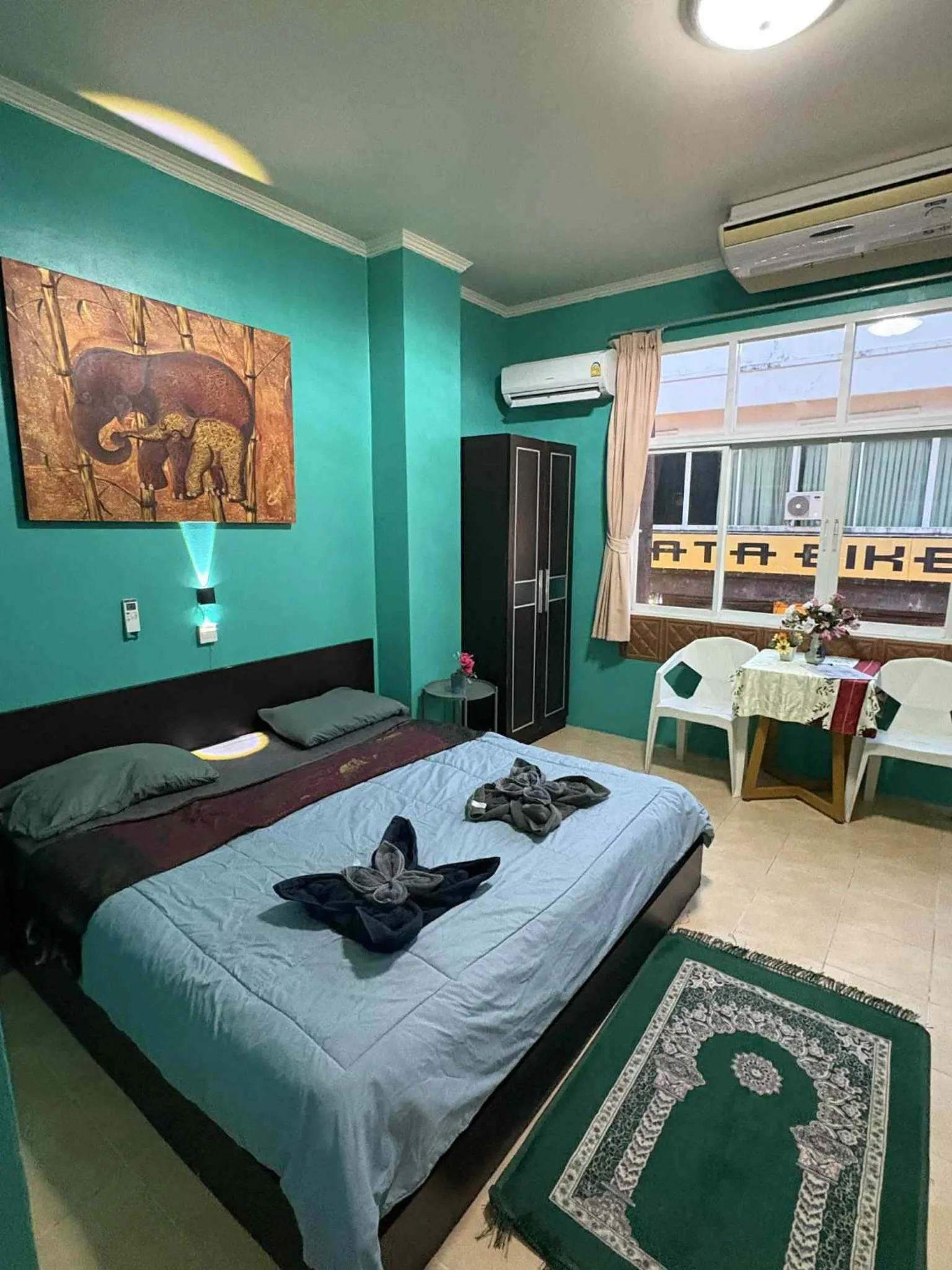 Bed in San Antonio Beach Guesthouse & Restaurant