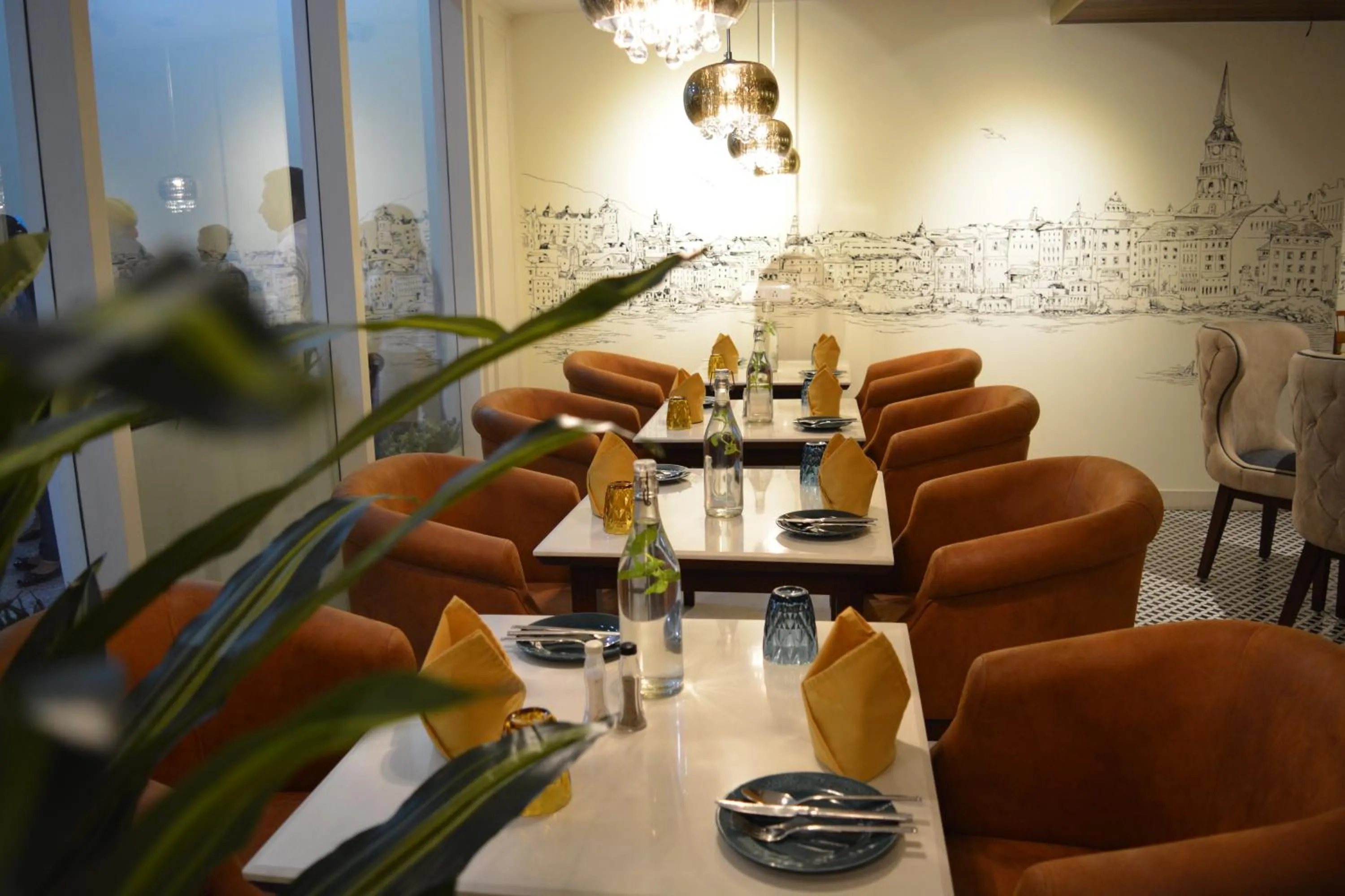 Restaurant/places to eat in Comfort Inn Tulip Heights