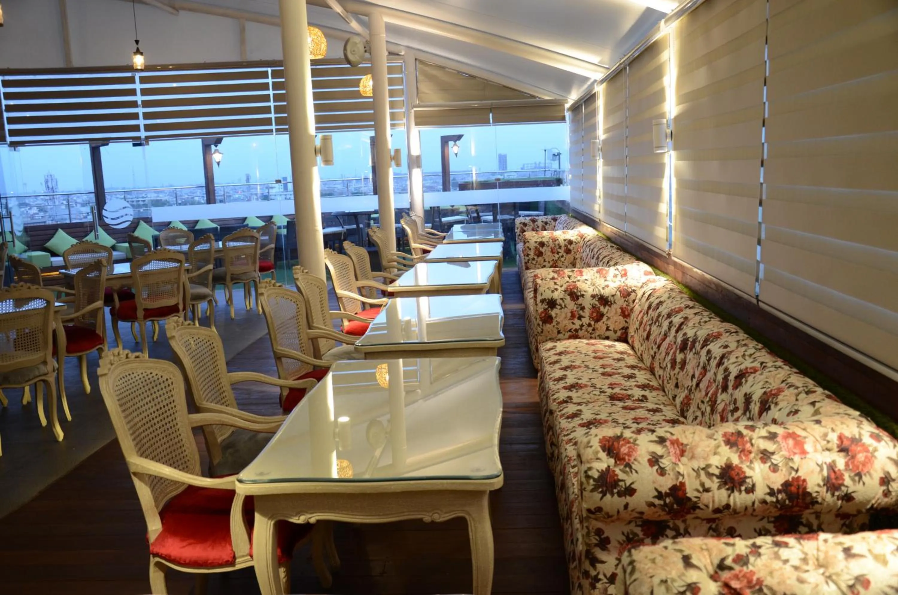 Restaurant/places to eat in Comfort Inn Tulip Heights