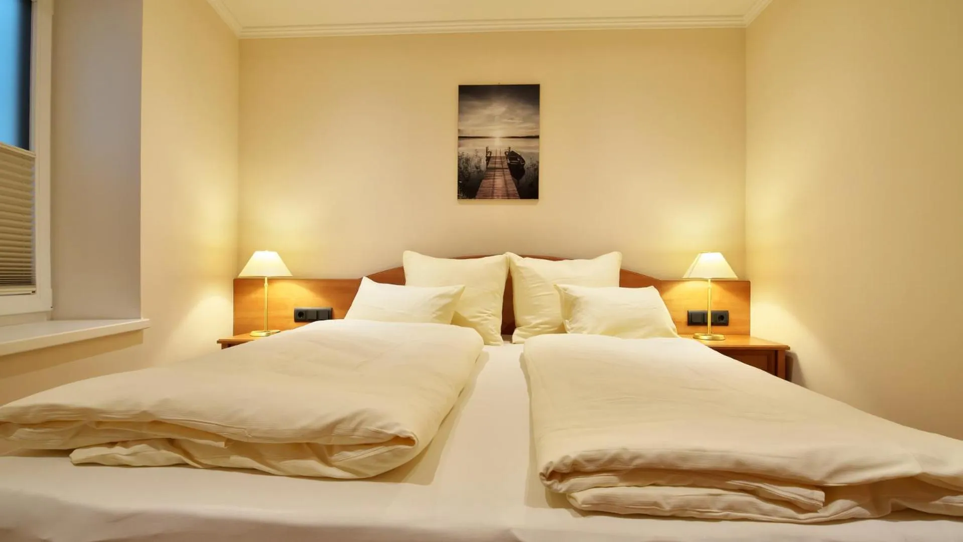 Bedroom, Bed in Hotel Weisser Hirsch