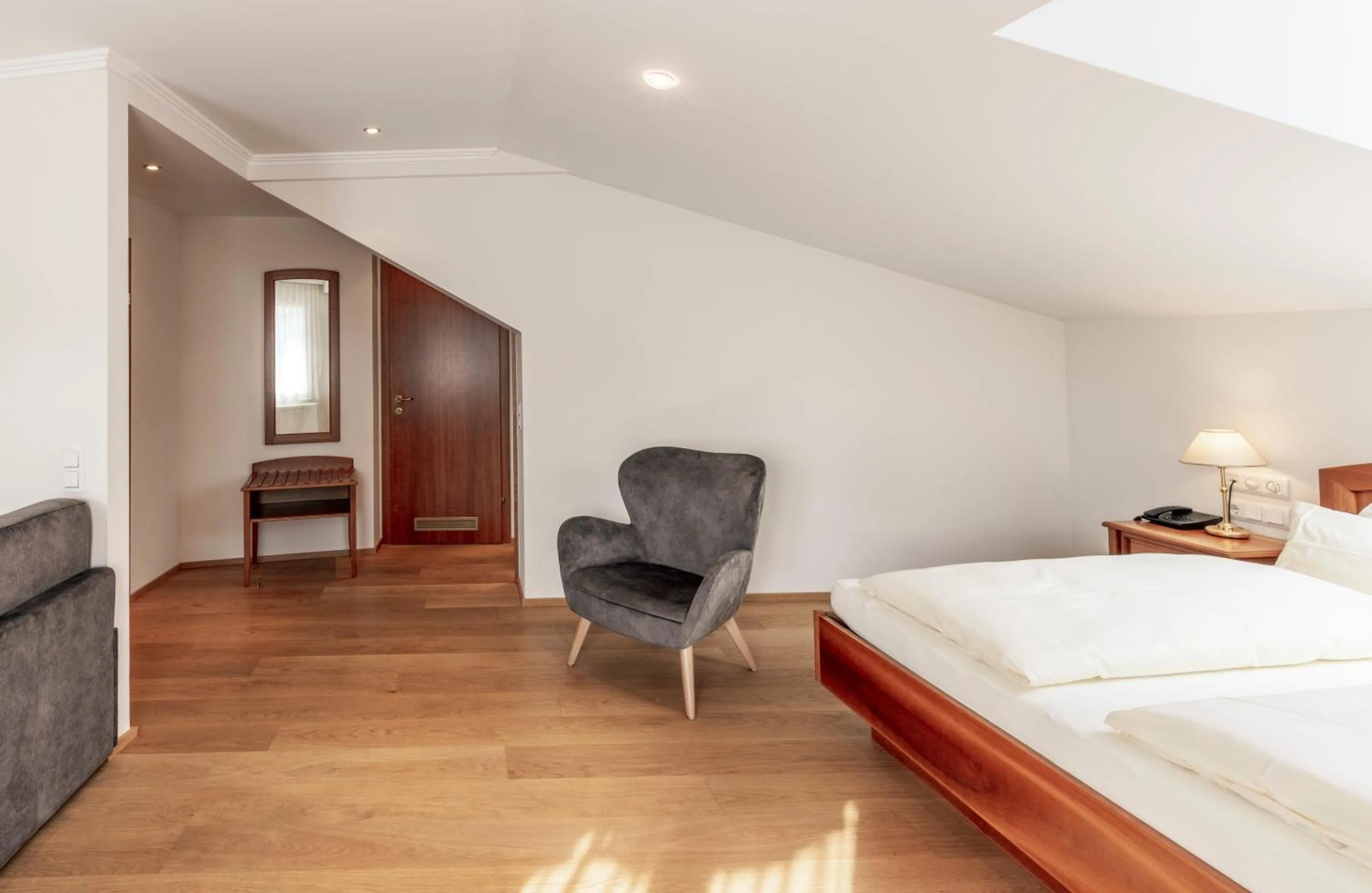 Photo of the whole room, Bed in Hotel Weisser Hirsch