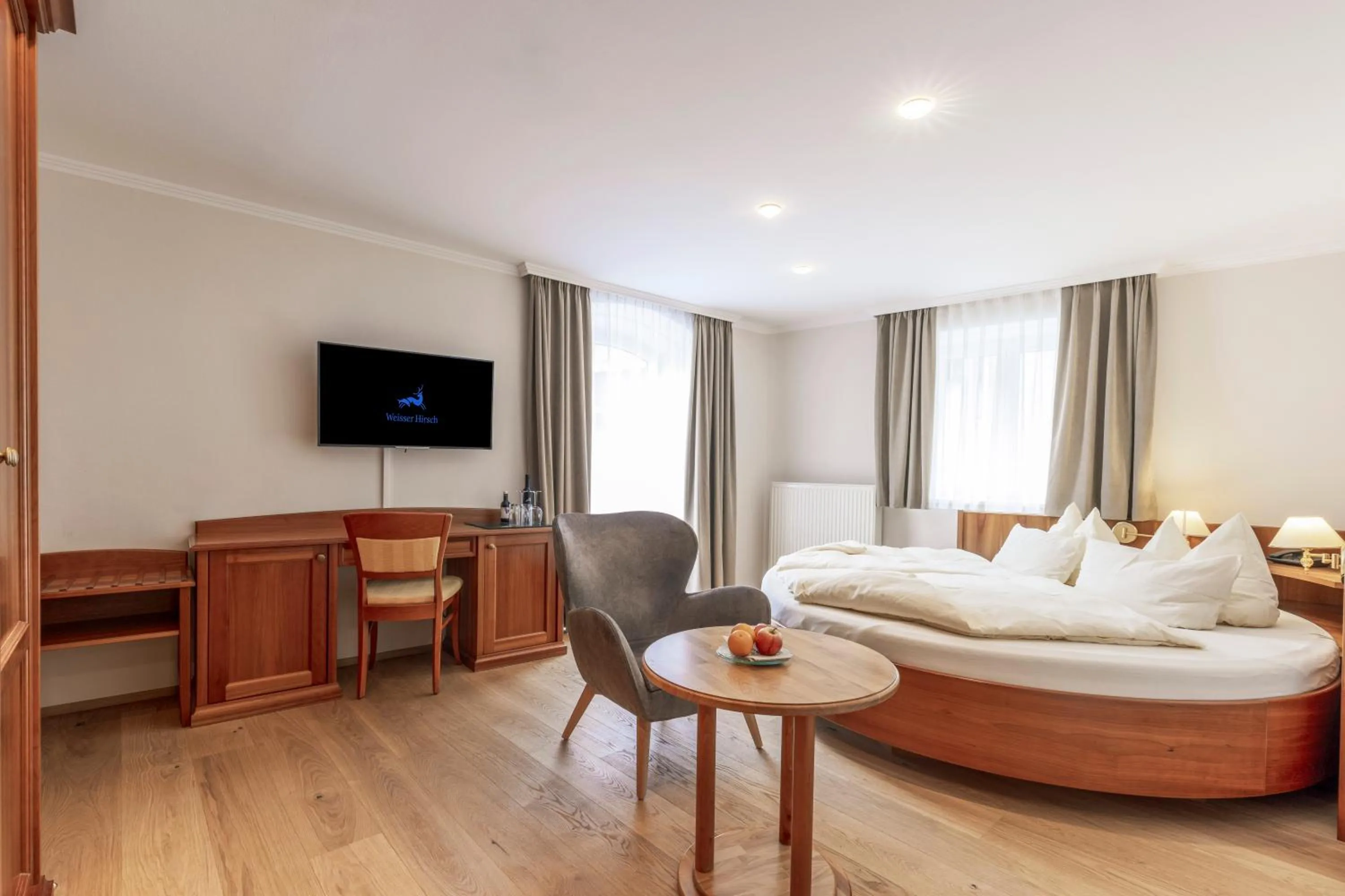 Photo of the whole room, Bed in Hotel Weisser Hirsch