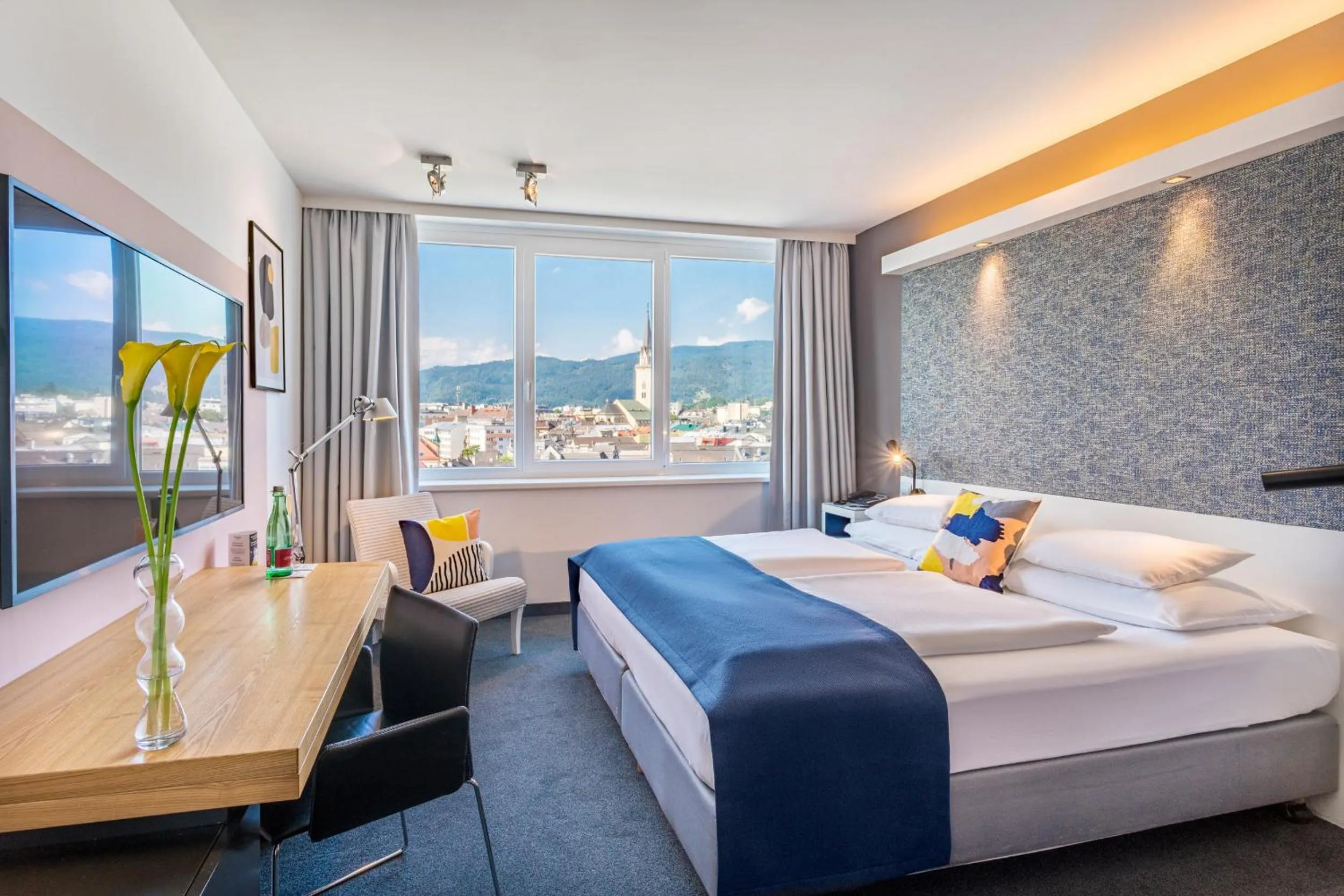 Photo of the whole room, Bed in voco Villach by IHG
