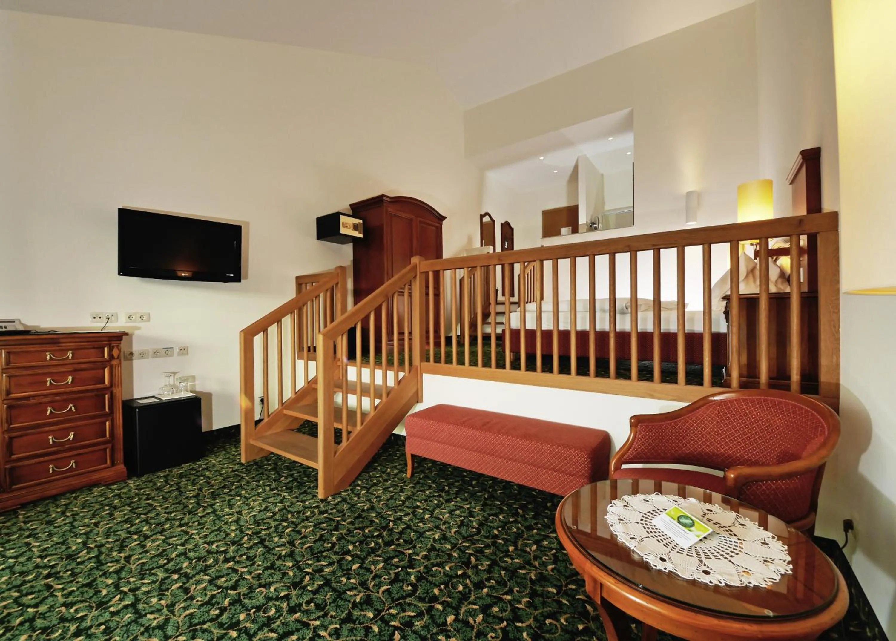 Photo of the whole room, Bed in Gartenhotel & Weingut Pfeffel Dürnstein