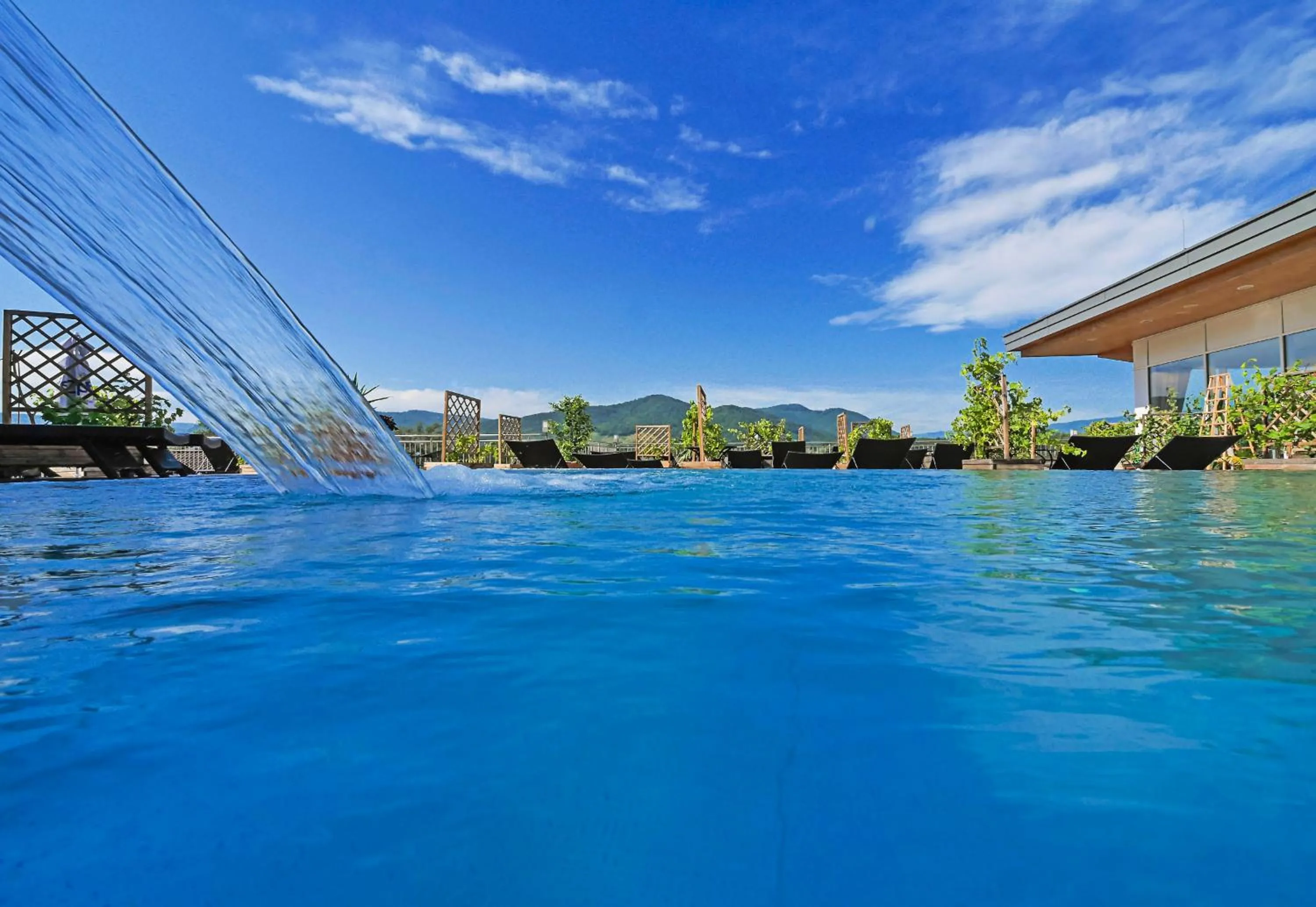 Swimming pool in Gartenhotel & Weingut Pfeffel Dürnstein