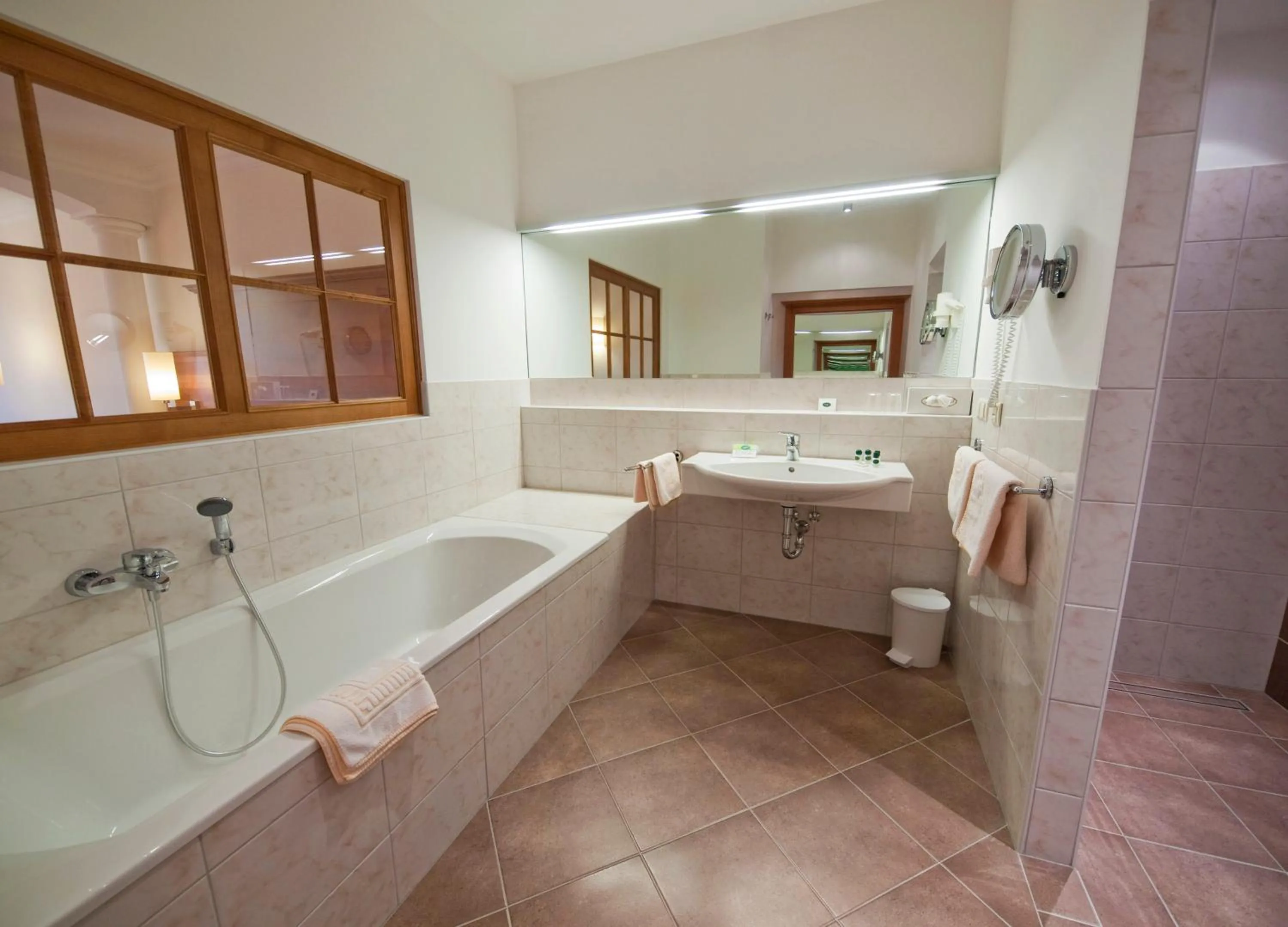 Bathroom in Gartenhotel & Weingut Pfeffel Dürnstein