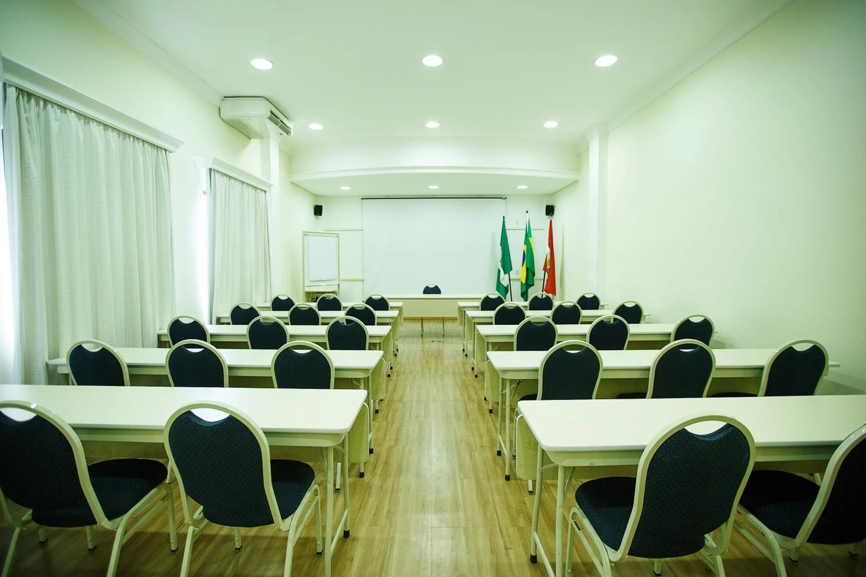 Meeting/conference room in Eston Hotel - LOCALIZAÇÃO CENTRAL PRIVILEGIADA -PET FRIENDLY