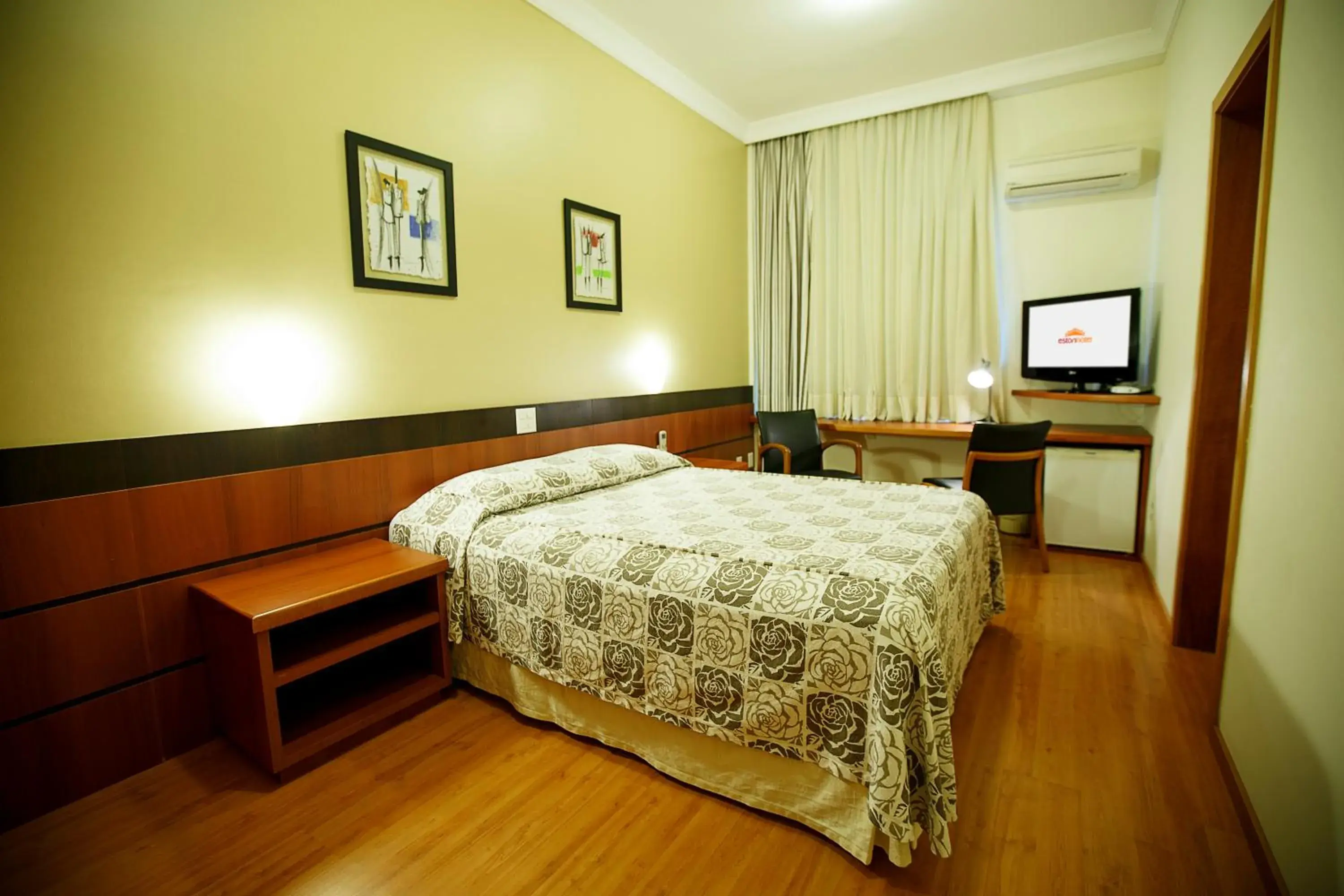 Bed in Eston Hotel - LOCALIZAÇÃO CENTRAL PRIVILEGIADA -PET FRIENDLY Bed in Eston Hotel - LOCALIZAÇÃO CENTRAL PRIVILEGIADA -PET FRIENDLY