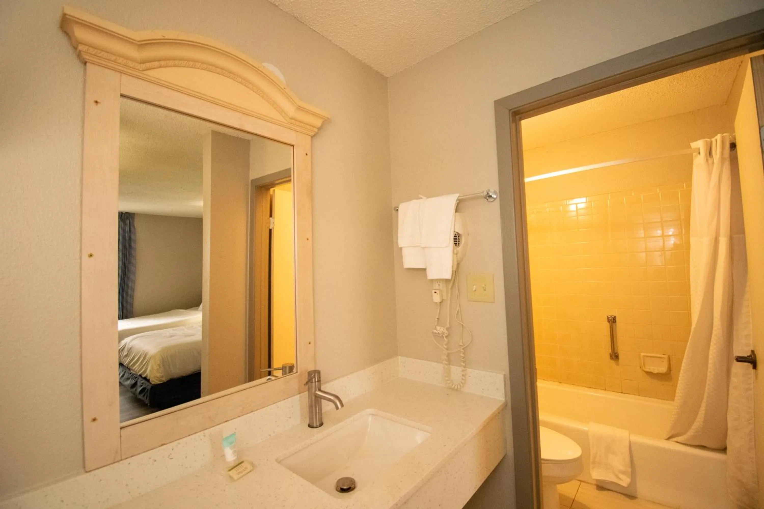 Bathroom in Days Inn by Wyndham Caddo Valley Arkadelphia